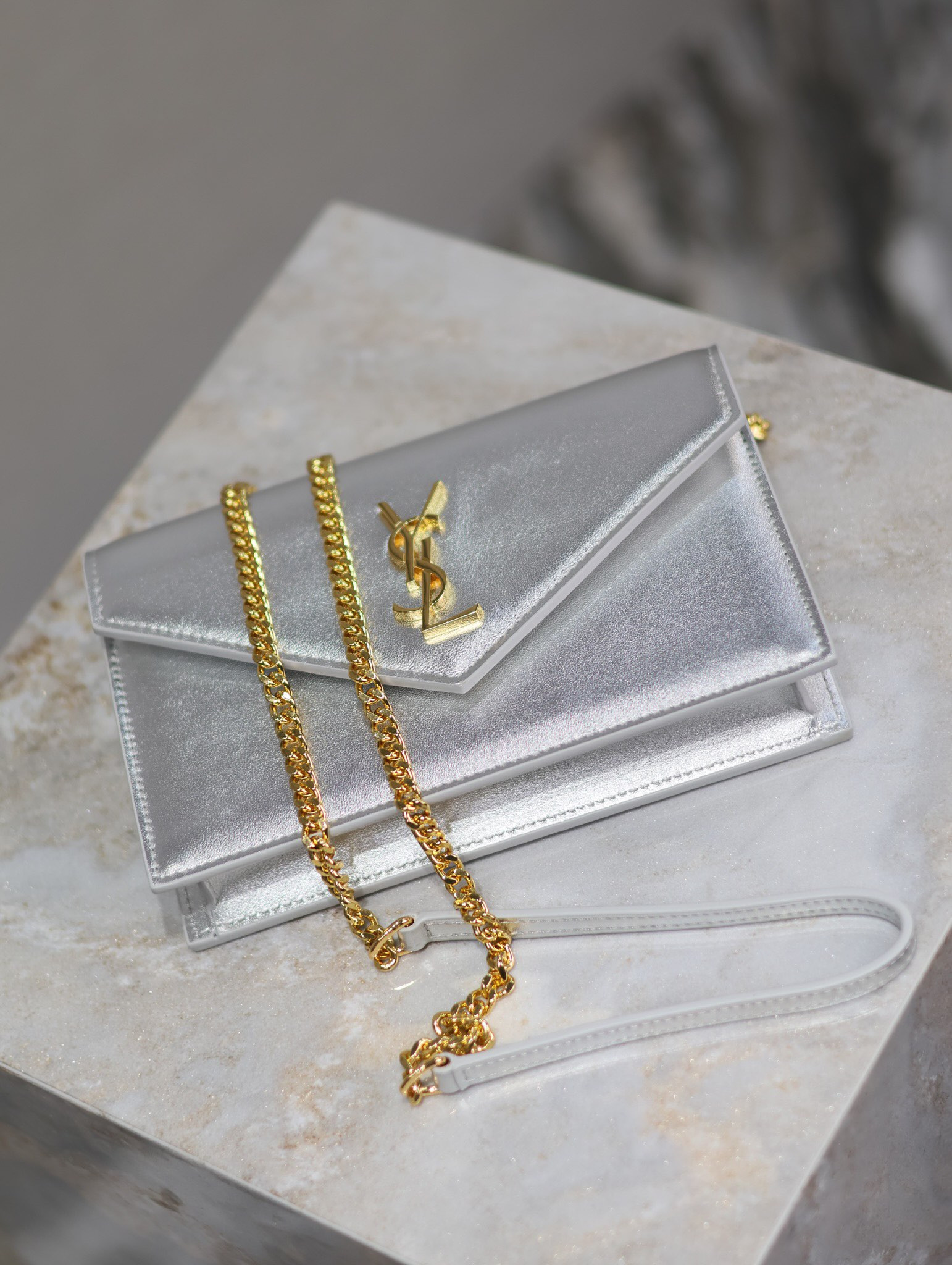 Y*L cassandra woc envelope chain wallet 19x12.5x3.5cm