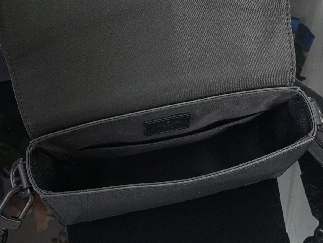 LV Takeoff Messenger PM M24769 22x16.5x7cm