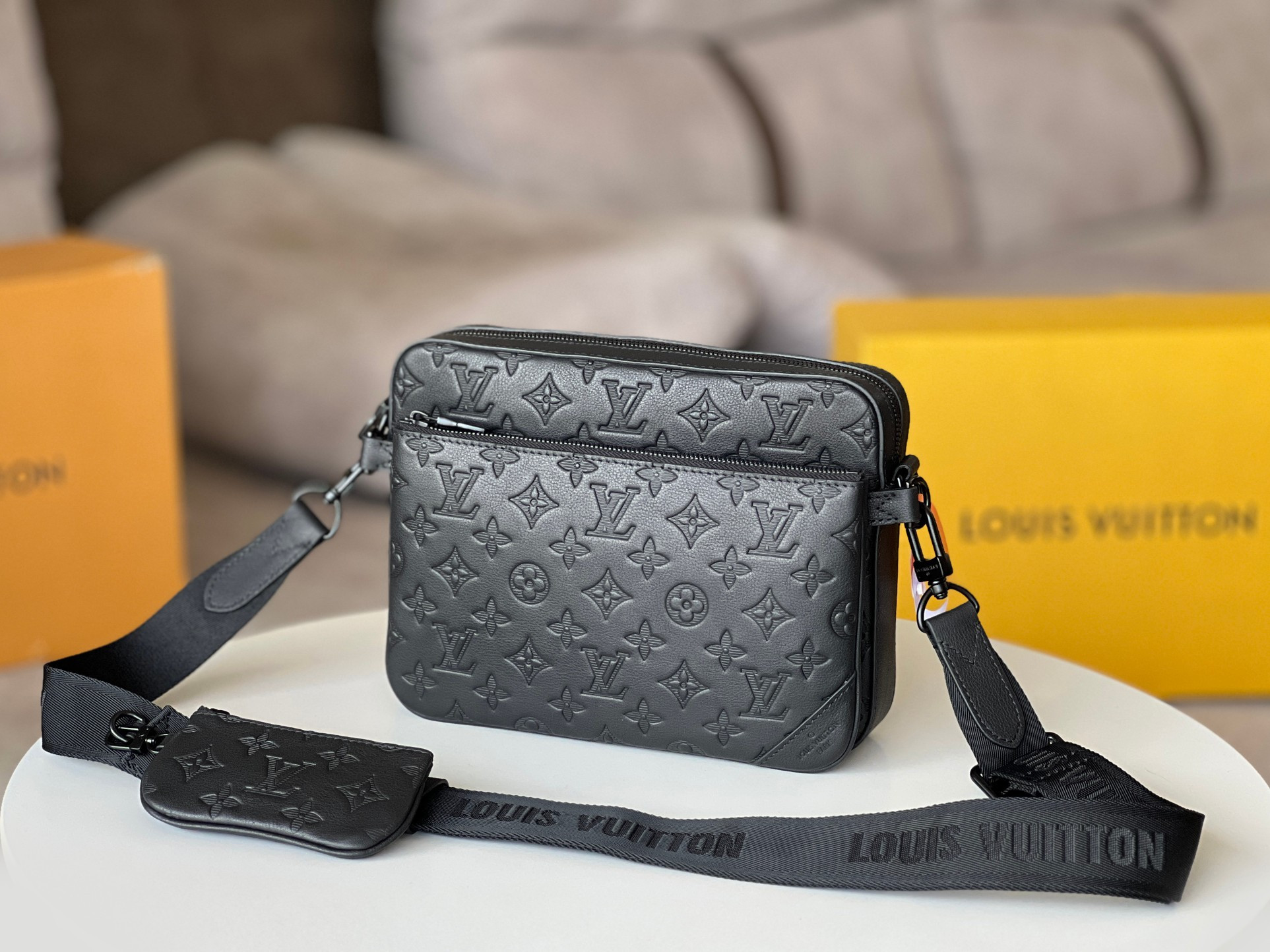 LV Trio Messenger M46602 25x18.5x7cm