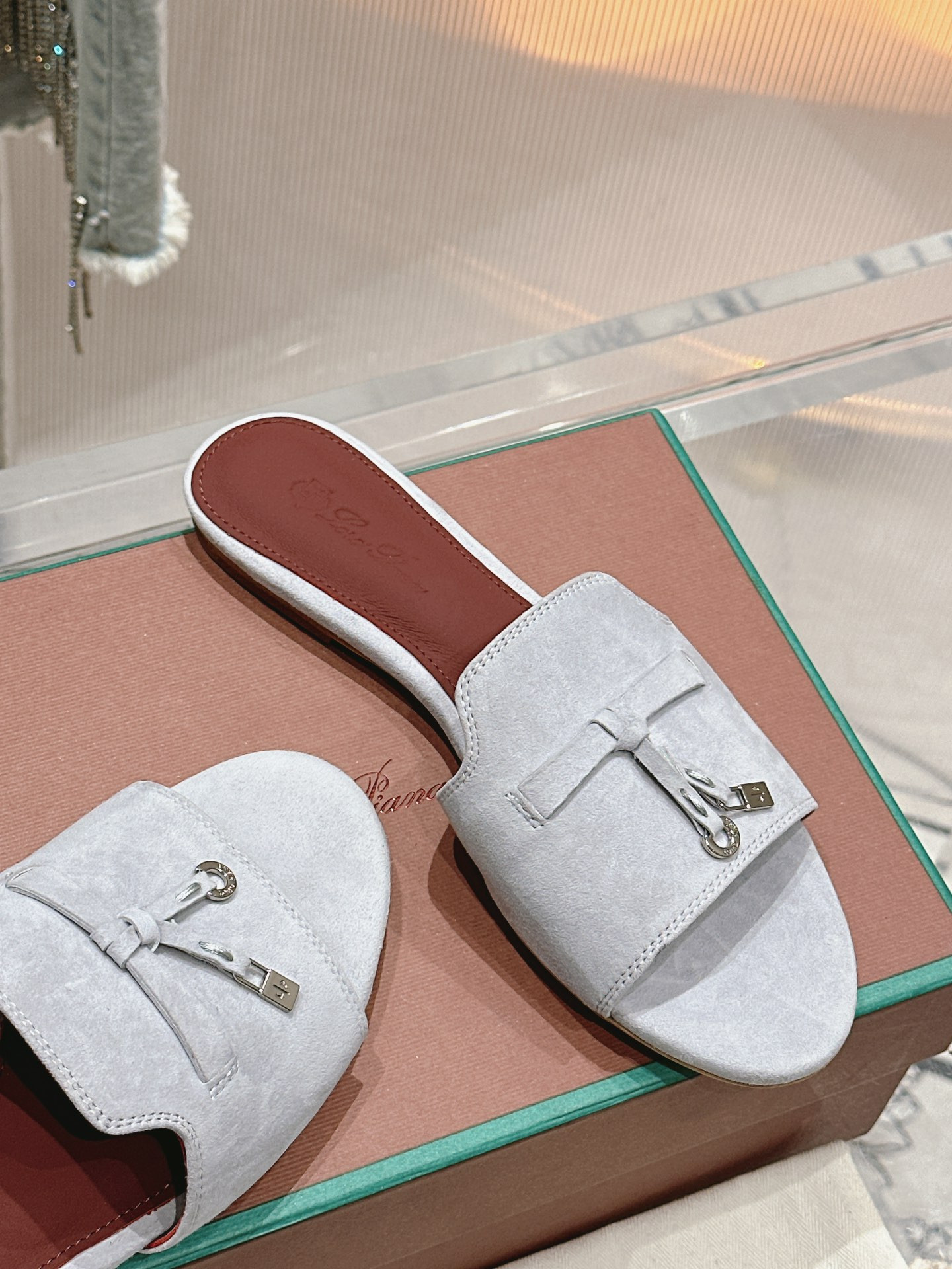 ua L**o p*ana summer charms sandal