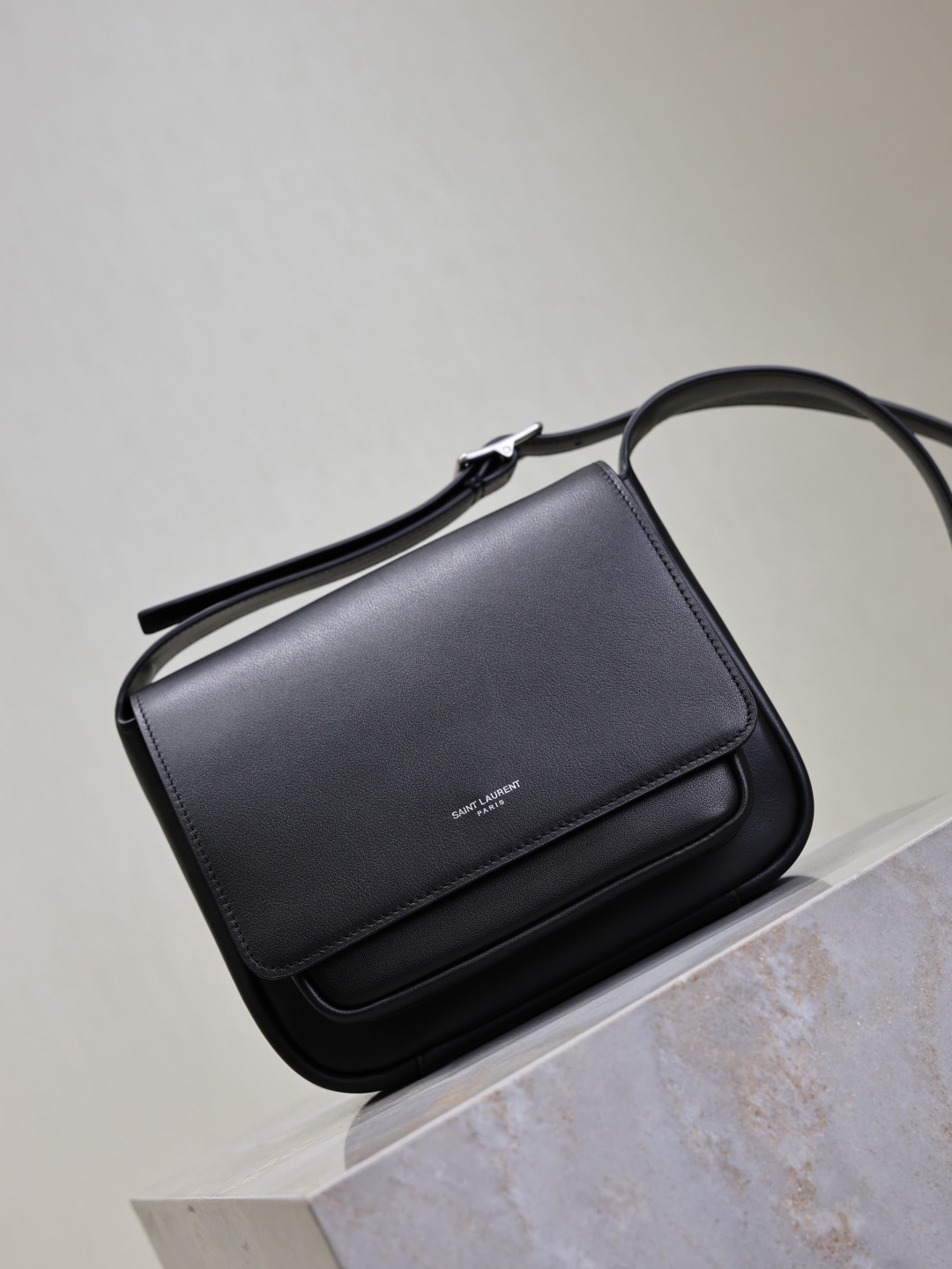 y*l Sa**t Lau*nt niki small satchel in smooth leather 21x16x5cm