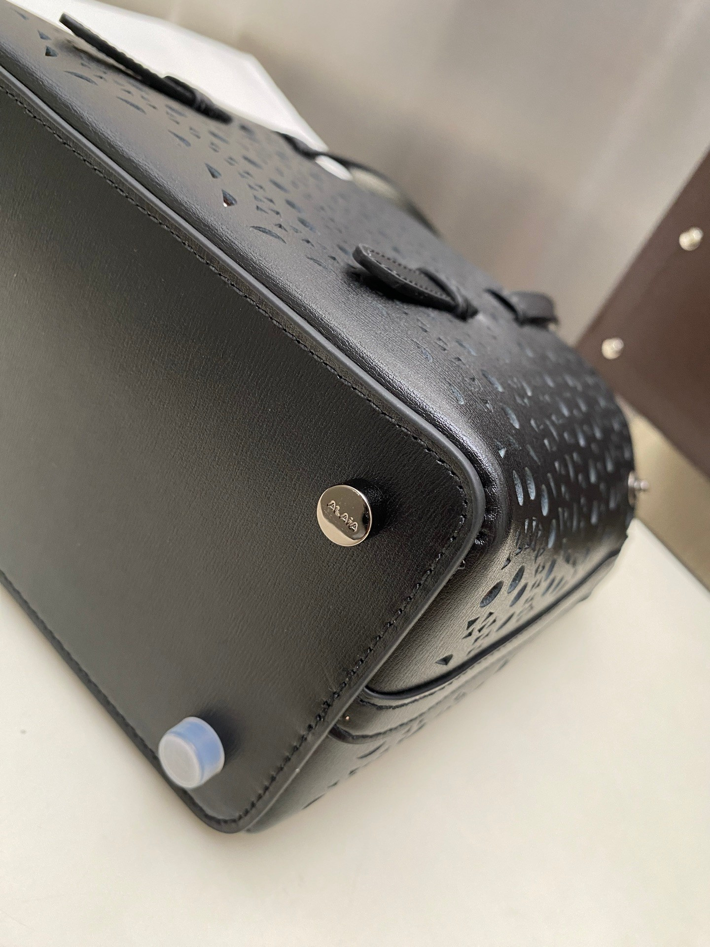 ALAÏA Mina 20 bag 20x17x10cm