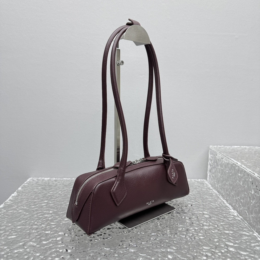 ALAÏA LE TECKEL SMALL BAG IN LEATHER 27x9x8cm