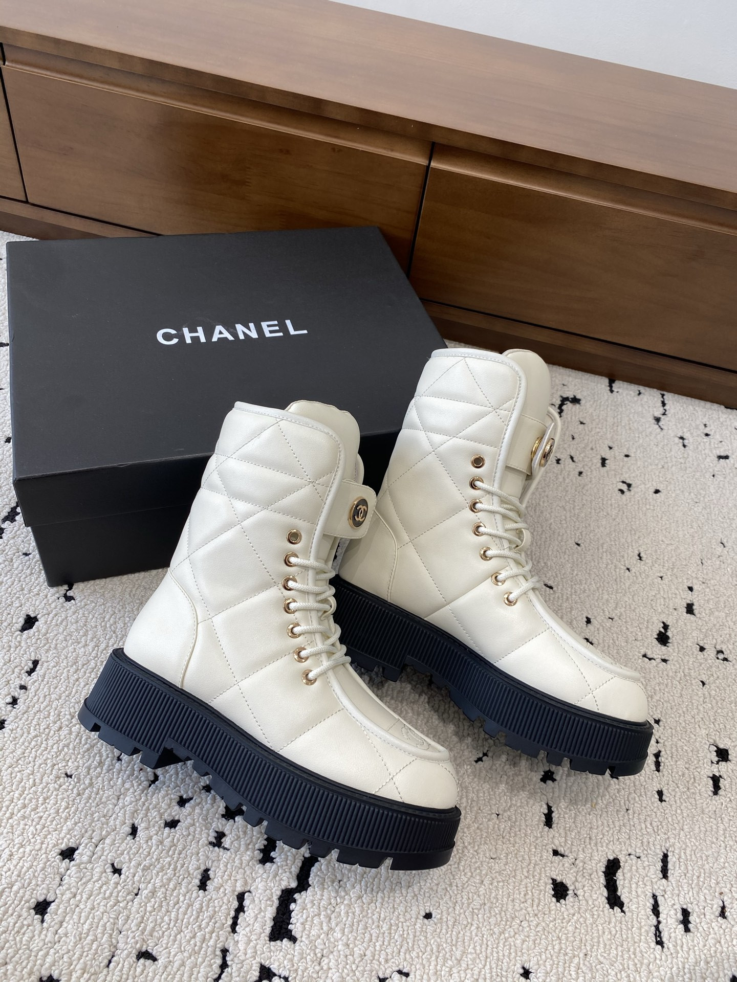 ua Ch*el boots