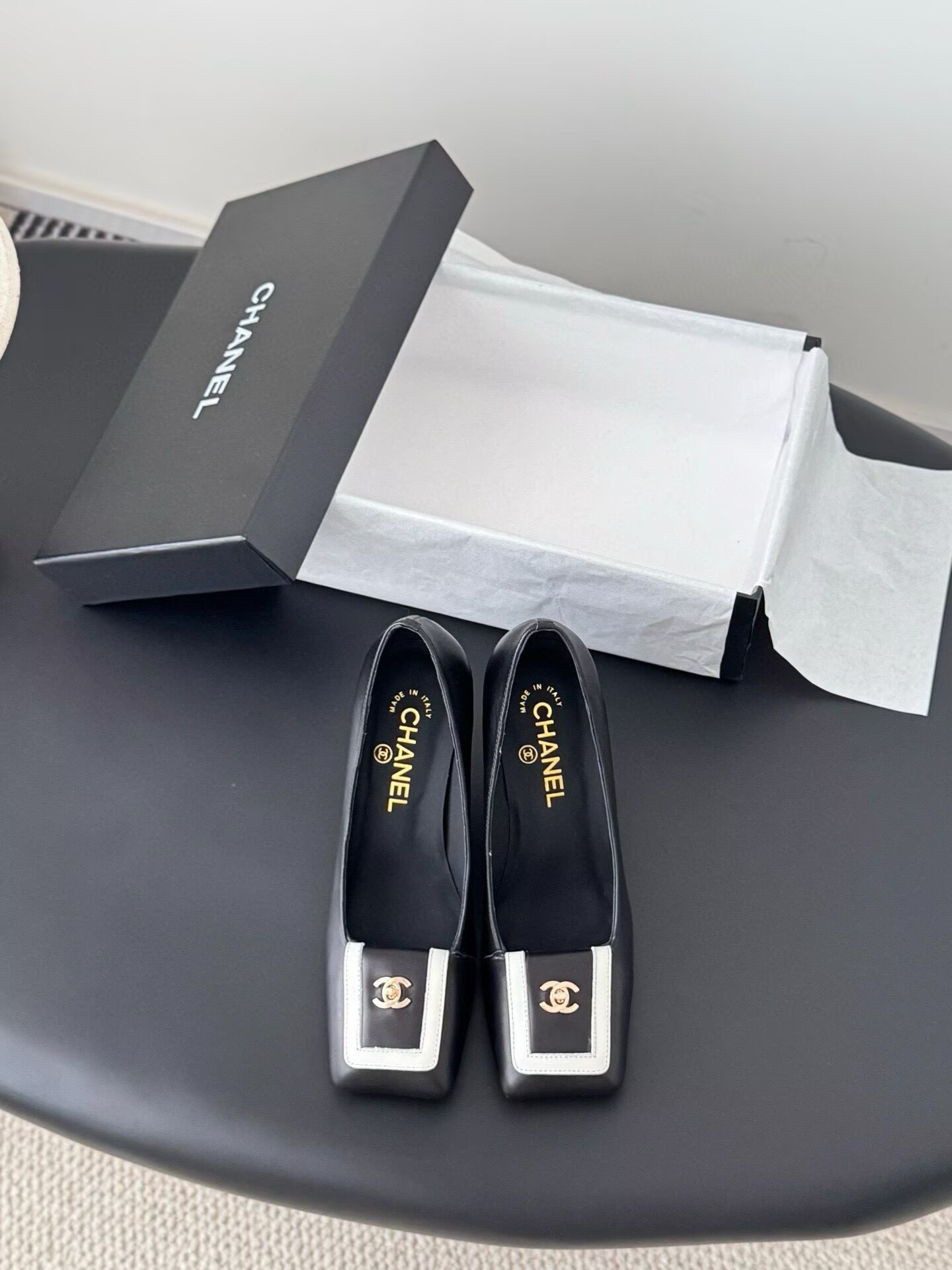 ua Ch**el pumps