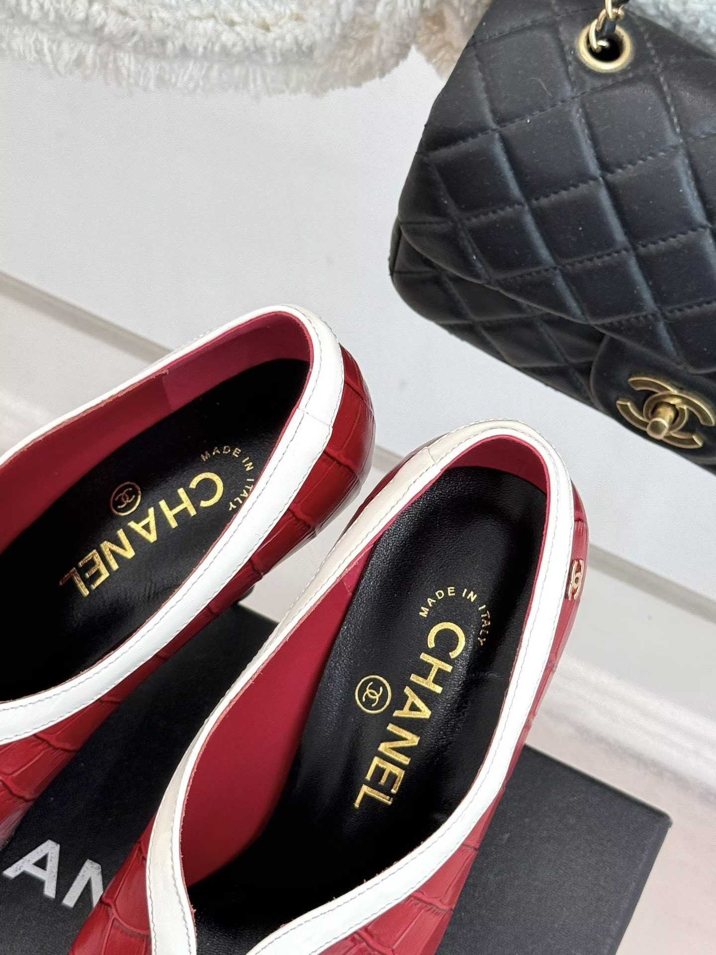ua Ch**el pumps