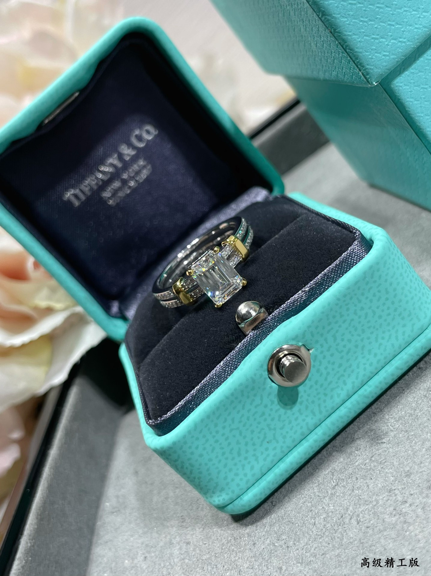 t*f*ny & co. mixed-metal white D1am0nd ring ag925