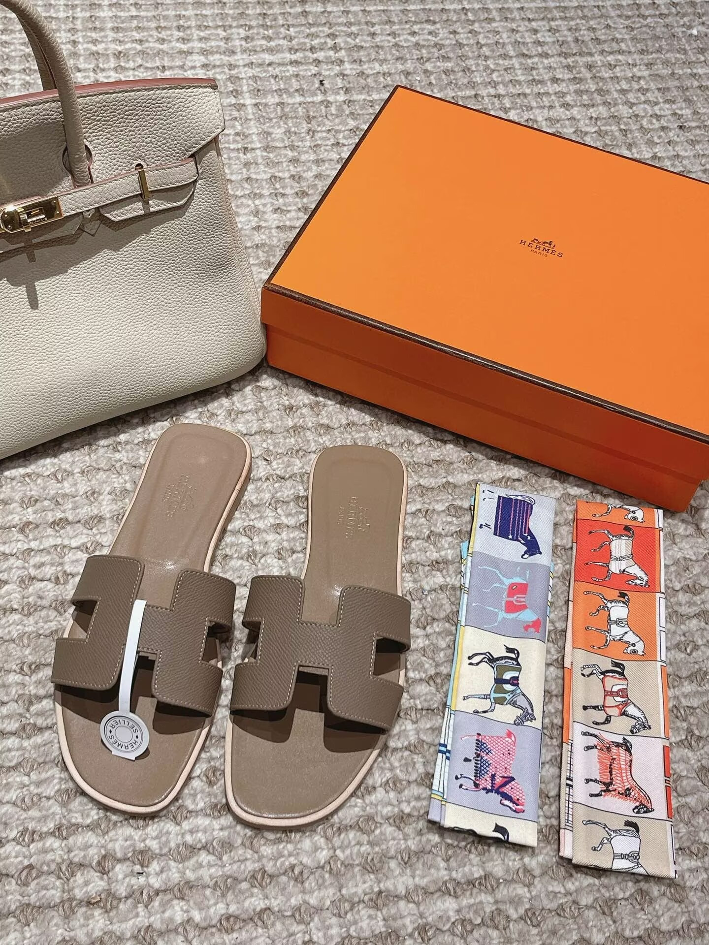 ua H**me5 oran sandal