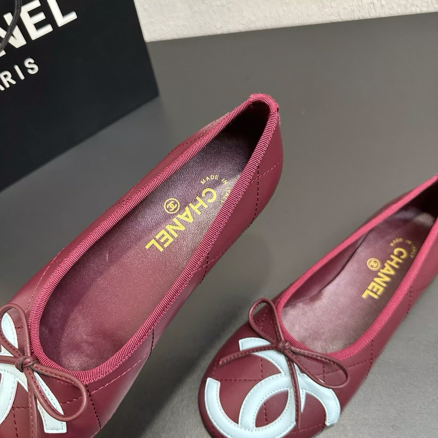 ua Ch**el ballet flat
