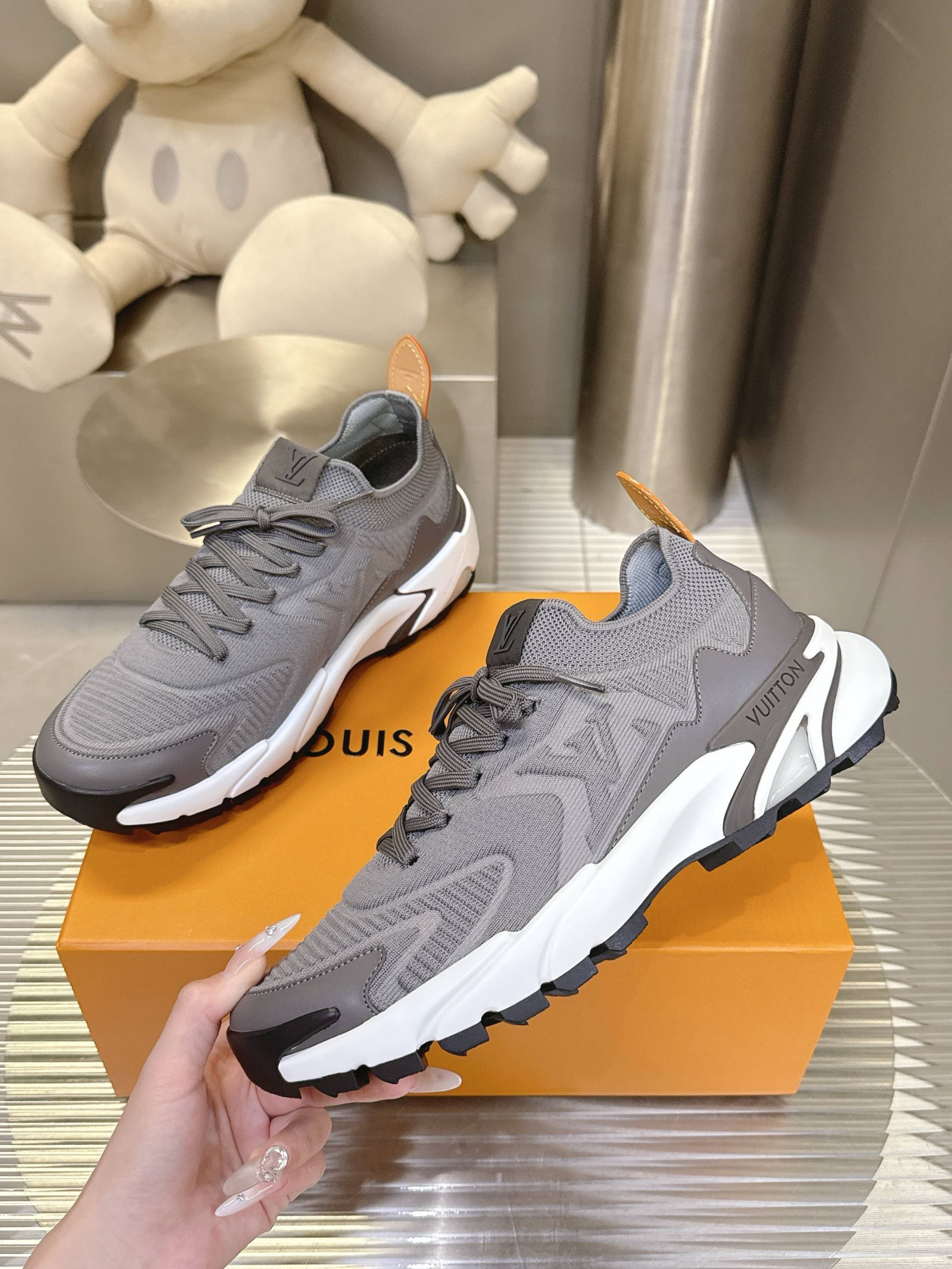 UA LV Sneaker