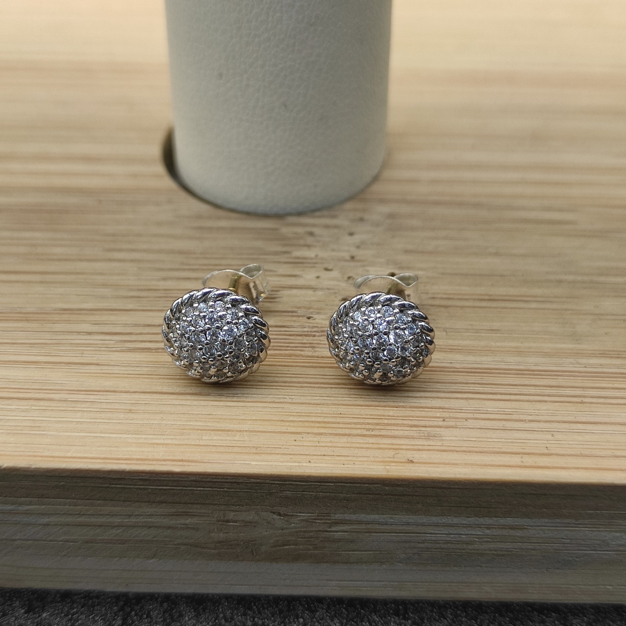 dau1d Yvrm*n 8.6mm round full d1am0nd earrings