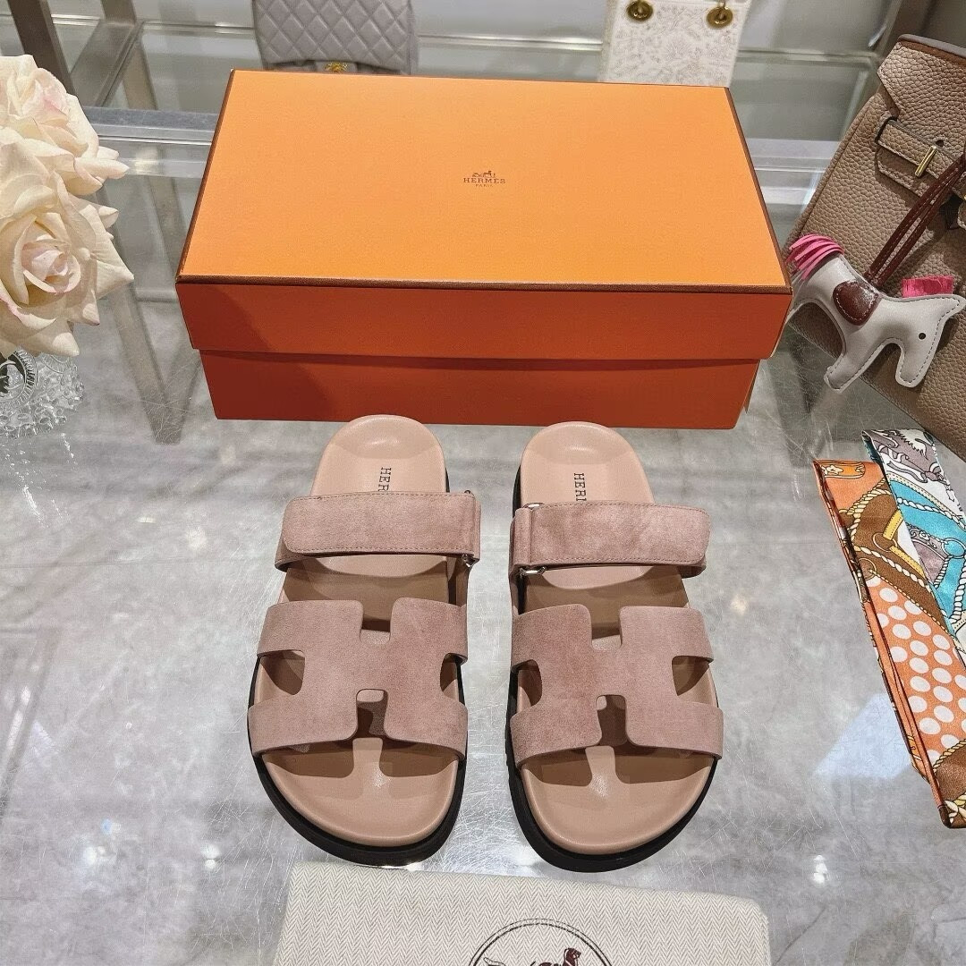 UA H**me5 Chypre Sandal