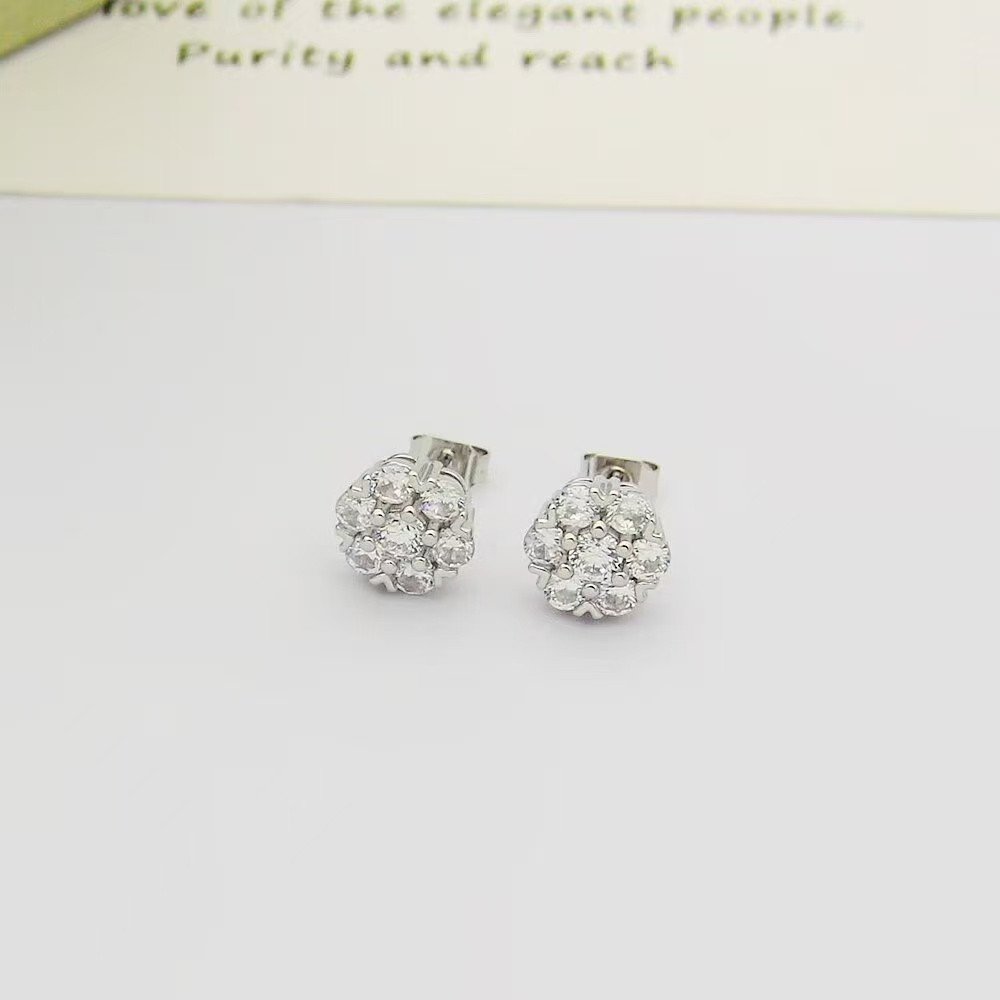 V*n Cl**f & arpels fleurette earrings
