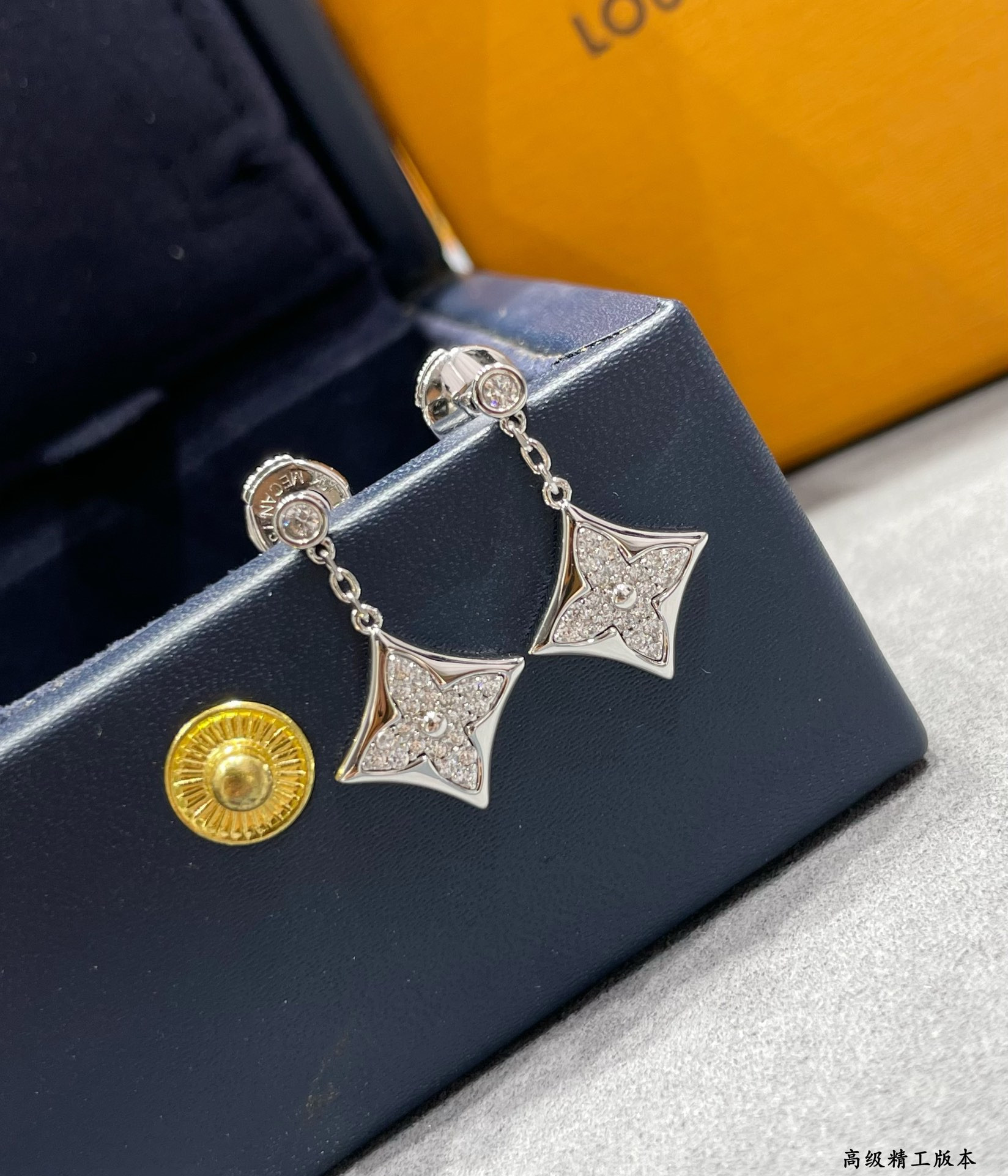 L0vis Vvtt0n Square D1am0nd Earrings
