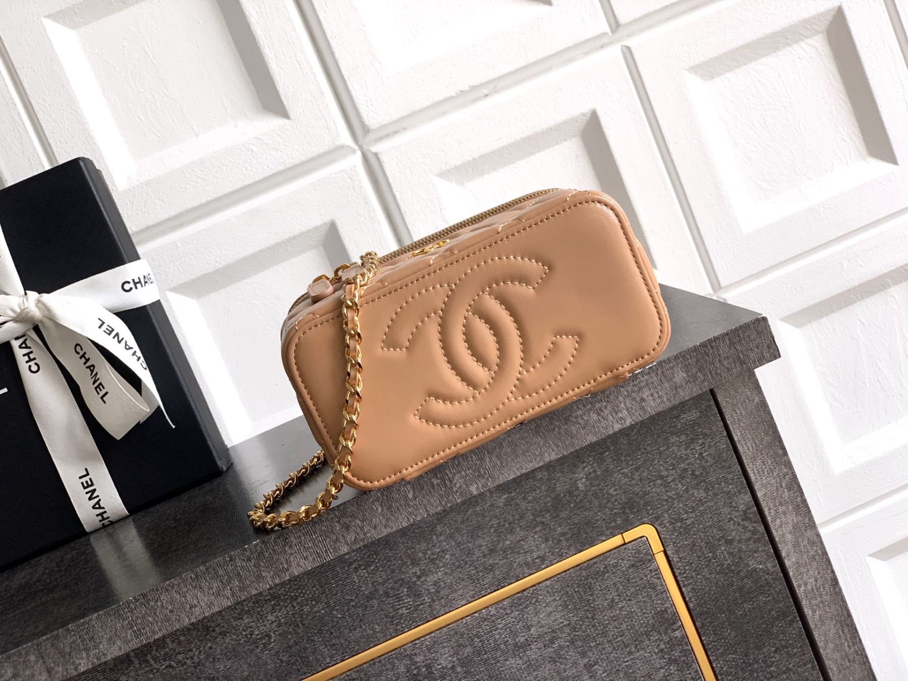 CHANEL Classic Vanity with chain Handbag 17x9.5x8cm
