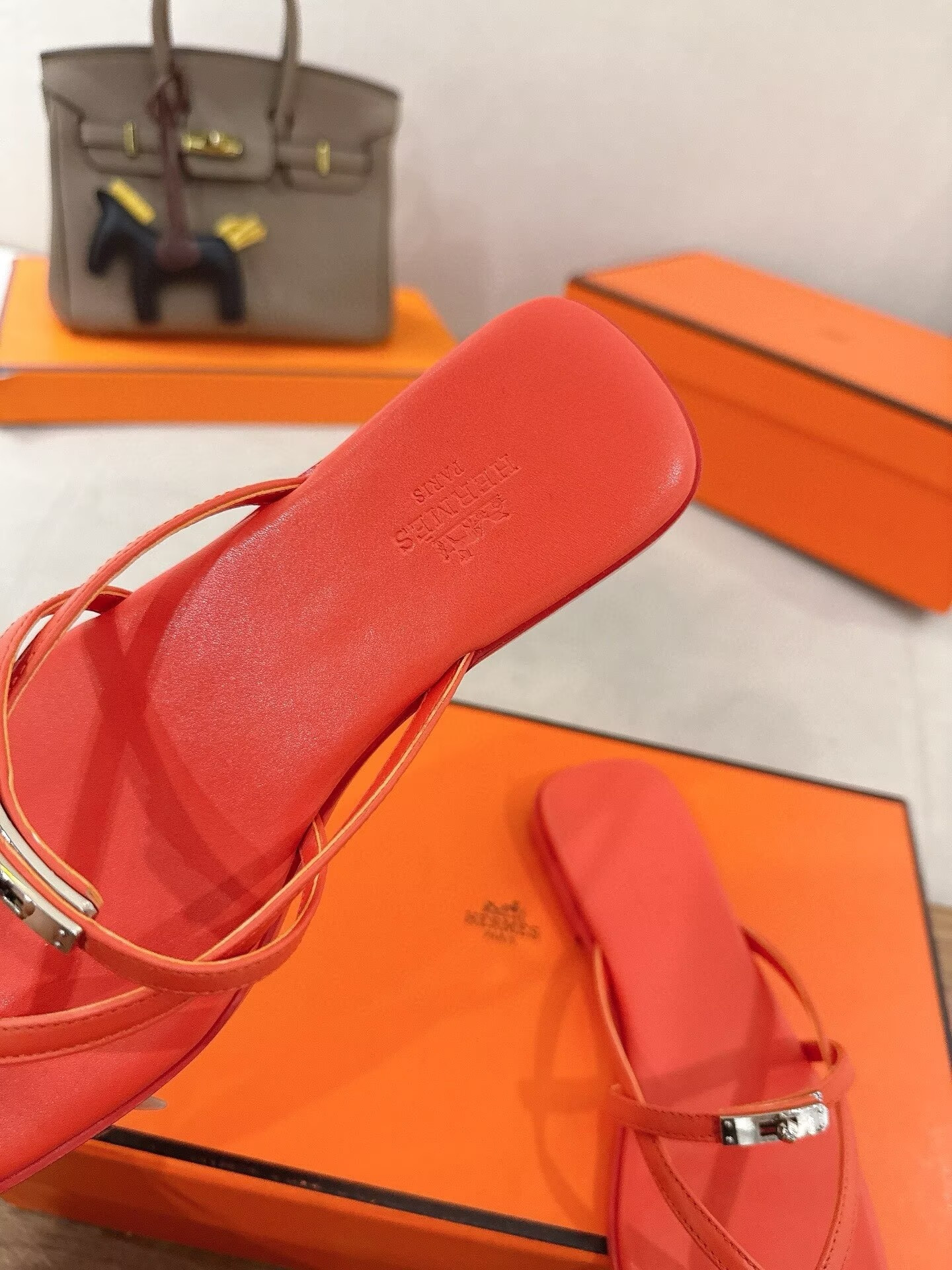 ua H**me5 miss sandals