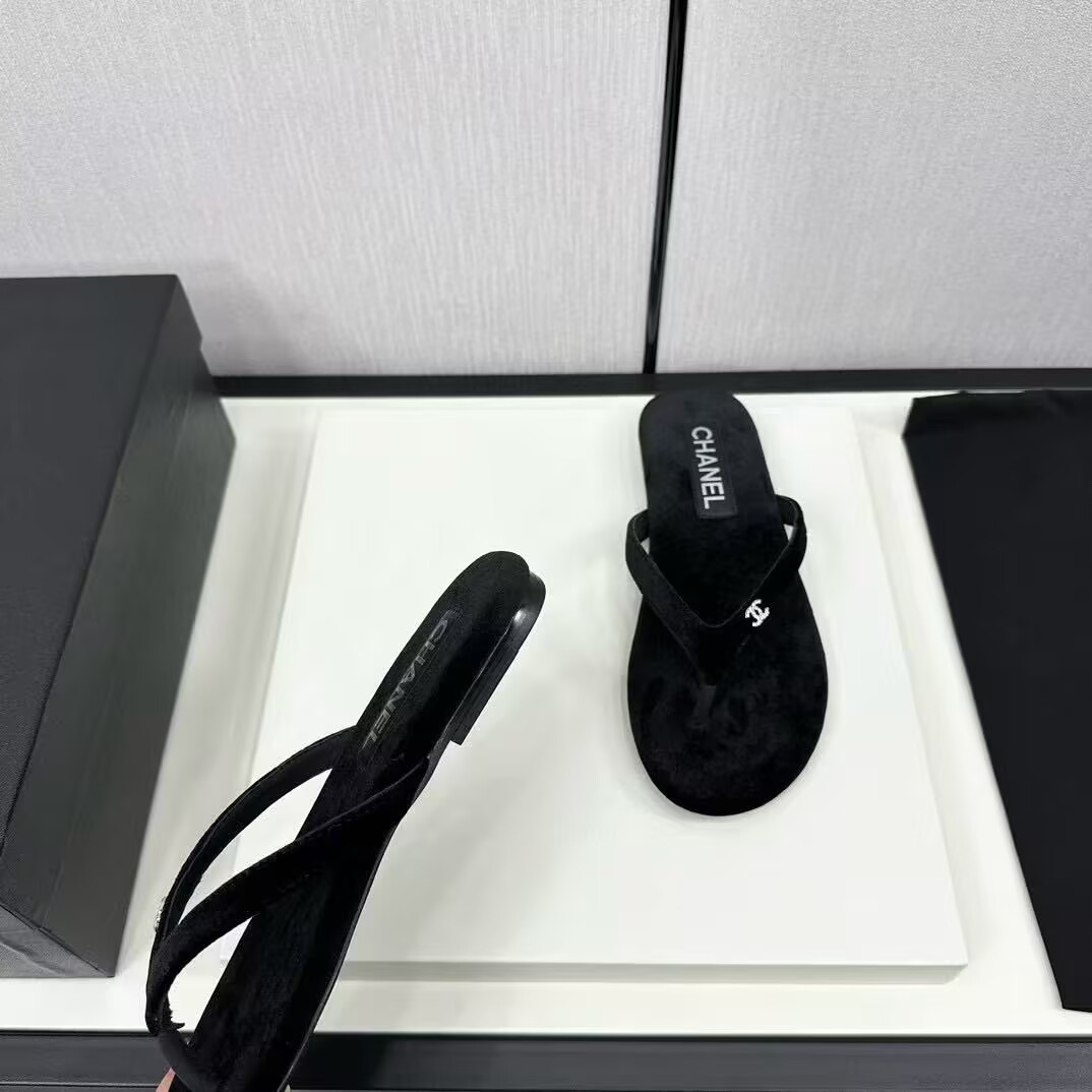 UA Ch**el Slides