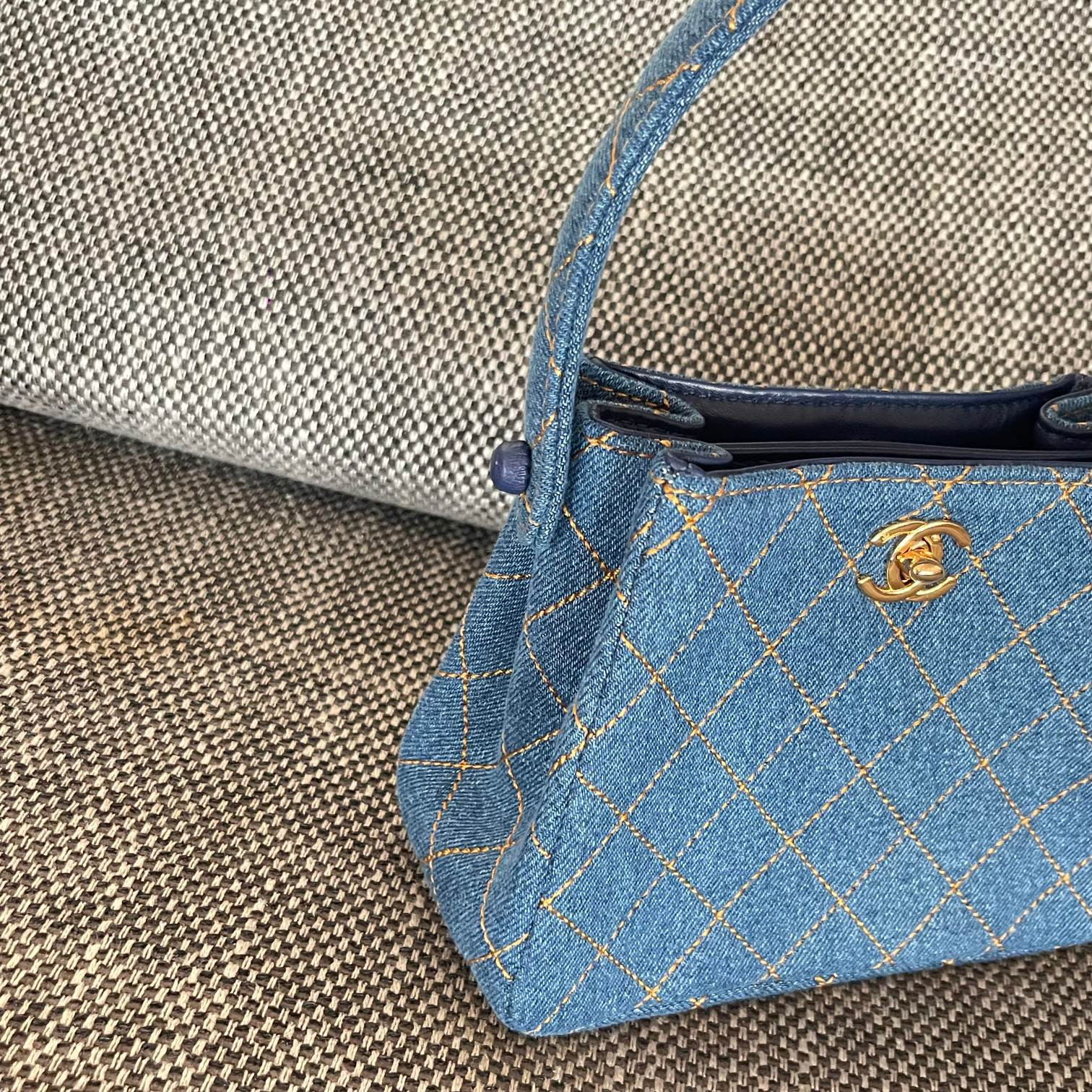 Chanel Mini Classic Handbag 18x13x7cm