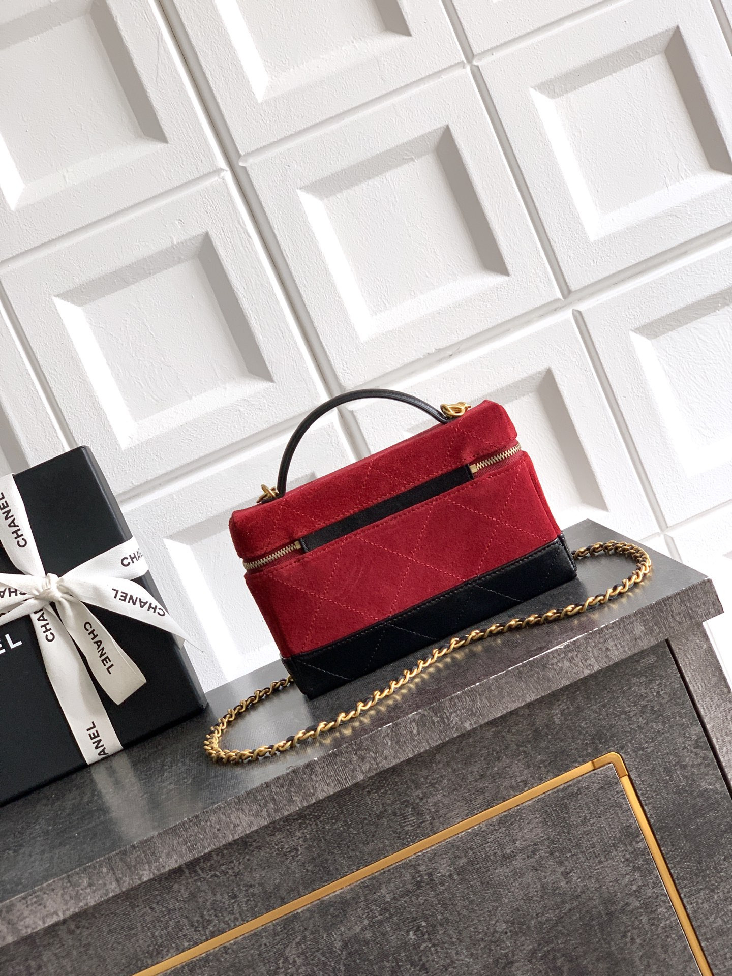 Chanel Vanity with Chain AP5186 17x19.5x5cm