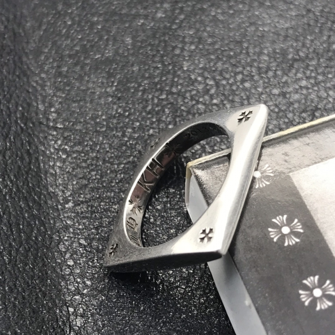 Ch*0me He**ts square ring