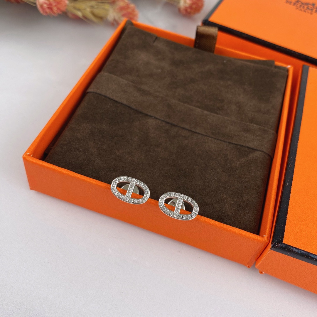 H**me5 Fully D1am0nd-Encrusted H Stud Earrings
