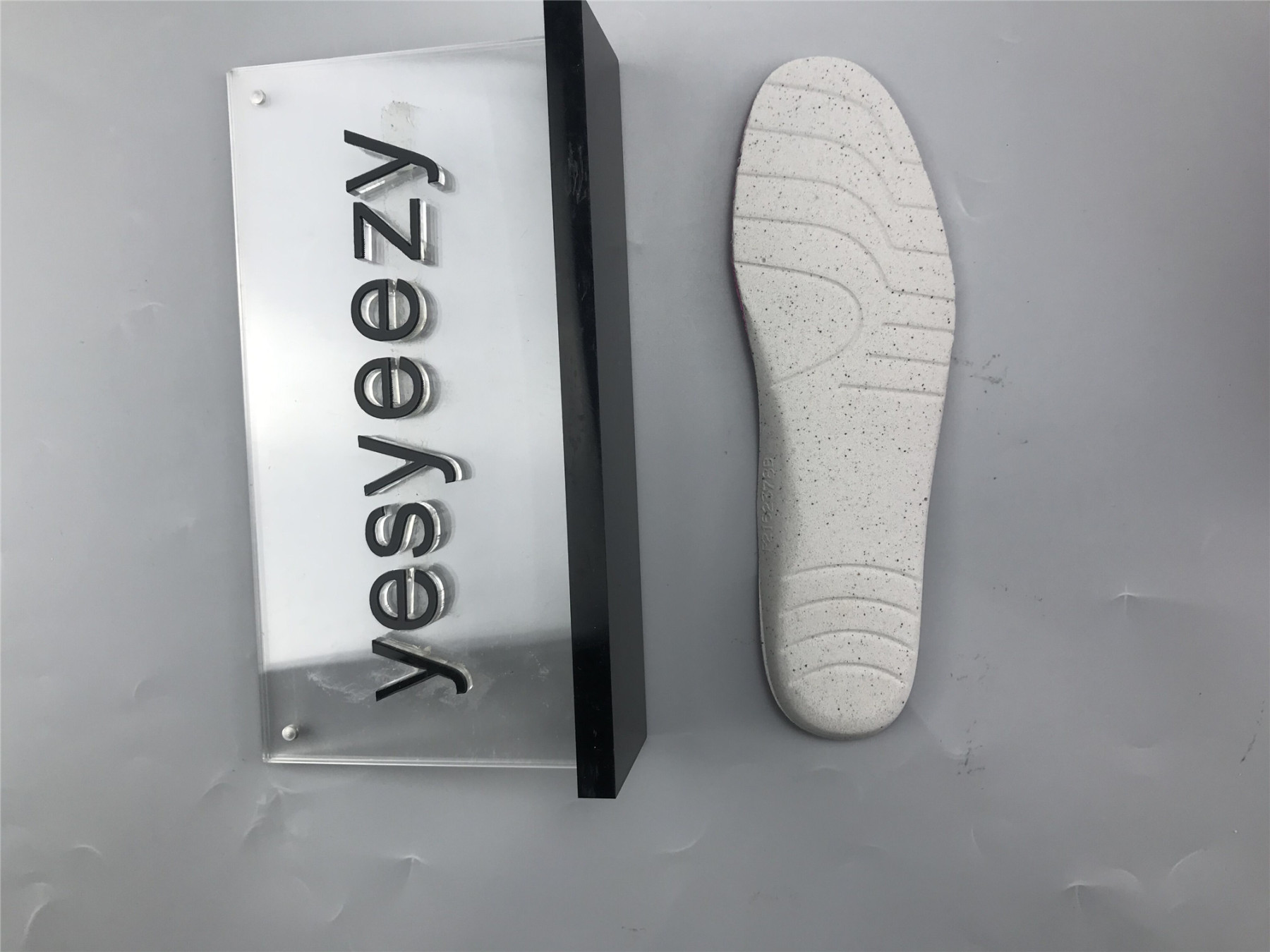 UA TRIPLE S CLEAR SOLE SNEAKER PINK
