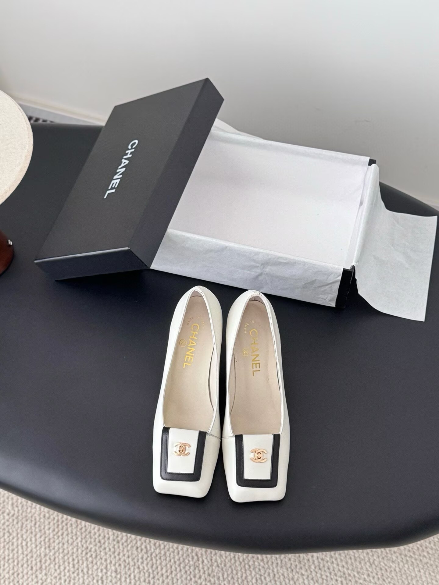 ua Ch**el pumps