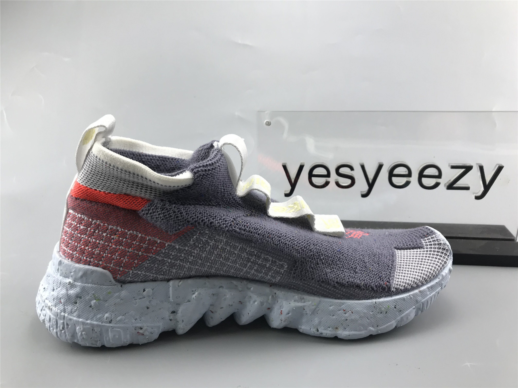 UA NIKE SPACE HIPPIE 02