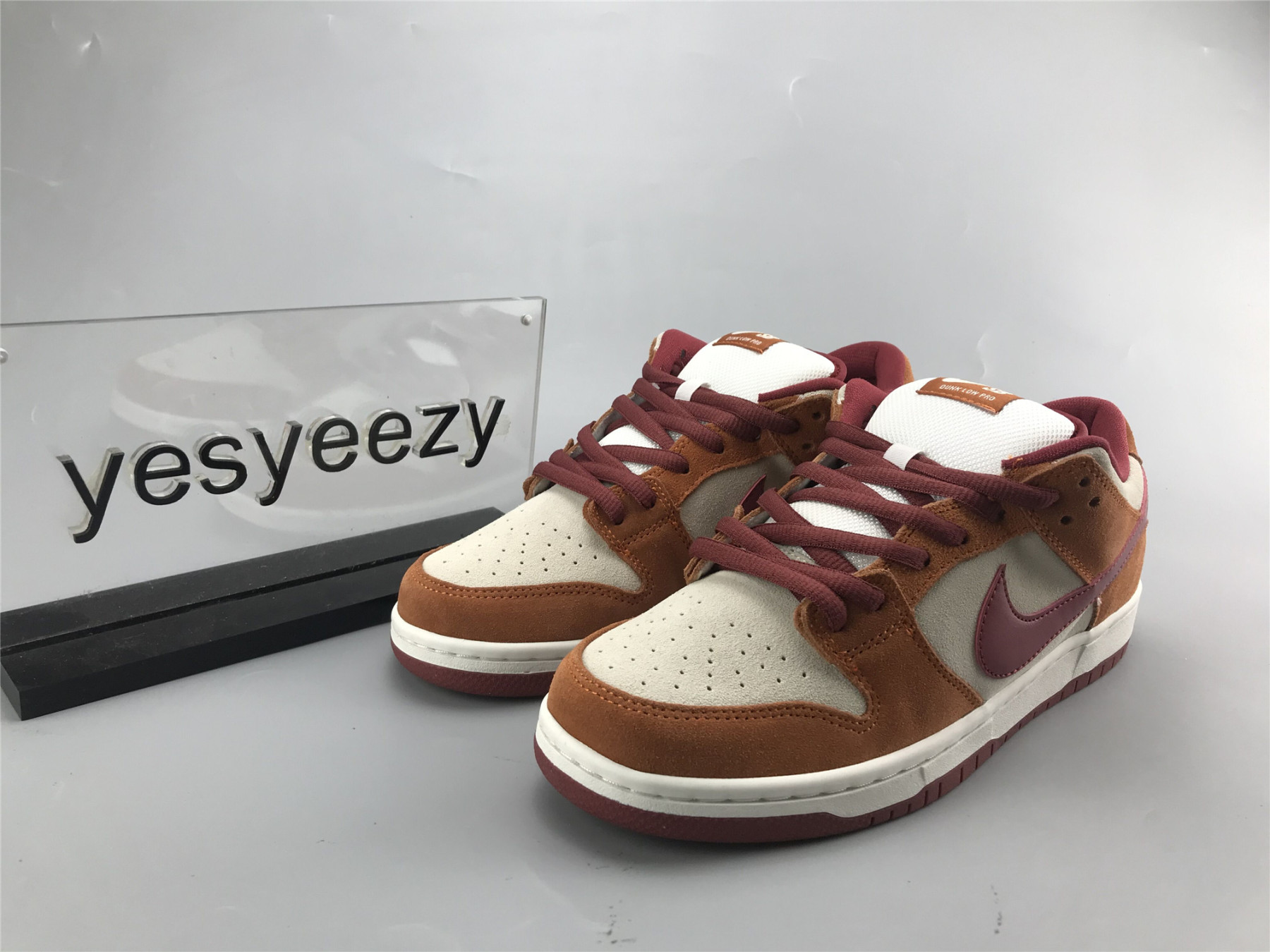 UA NIKE DUNK LOW PRO SB