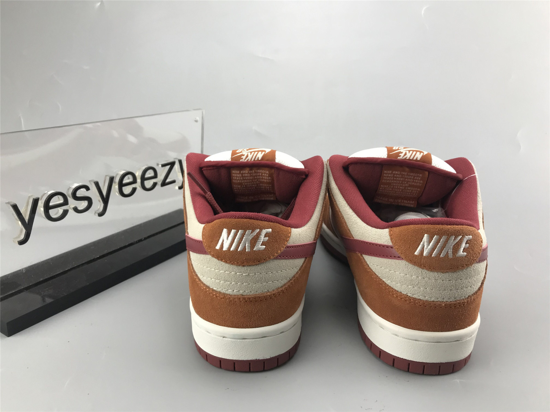 UA NIKE DUNK LOW PRO SB