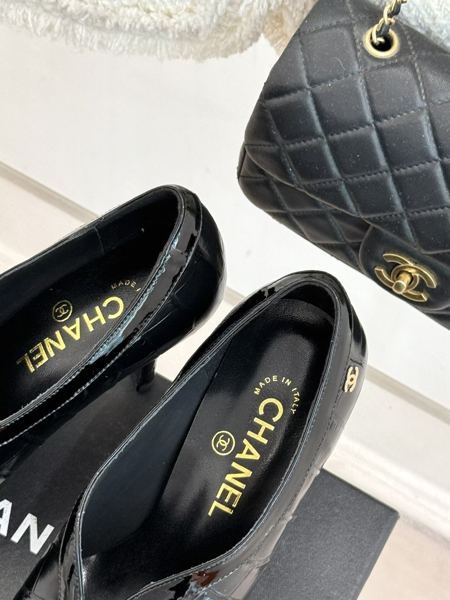 ua Ch**el pumps