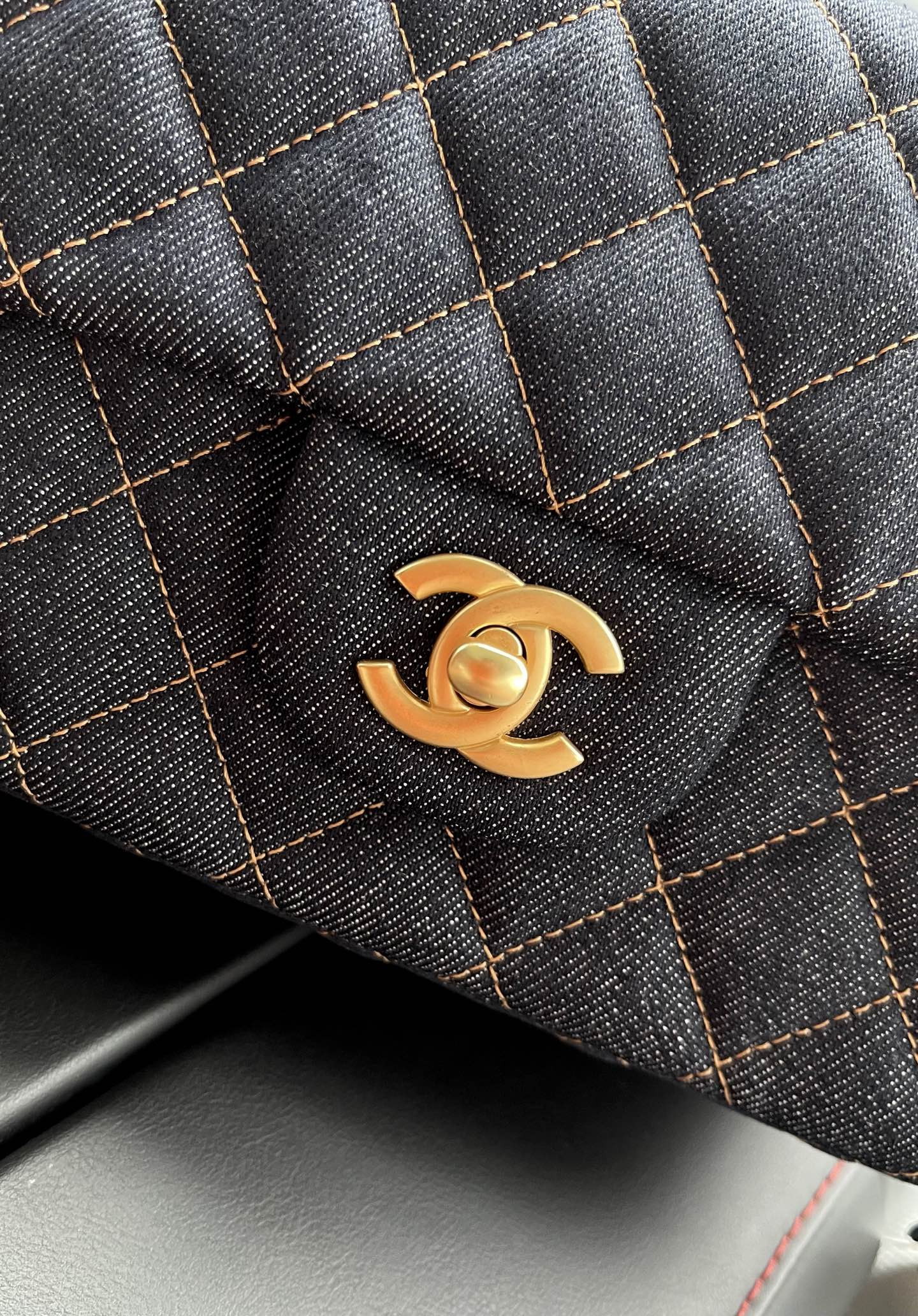 Chanel Mini Classic Handbag A69900 12x20x6cm