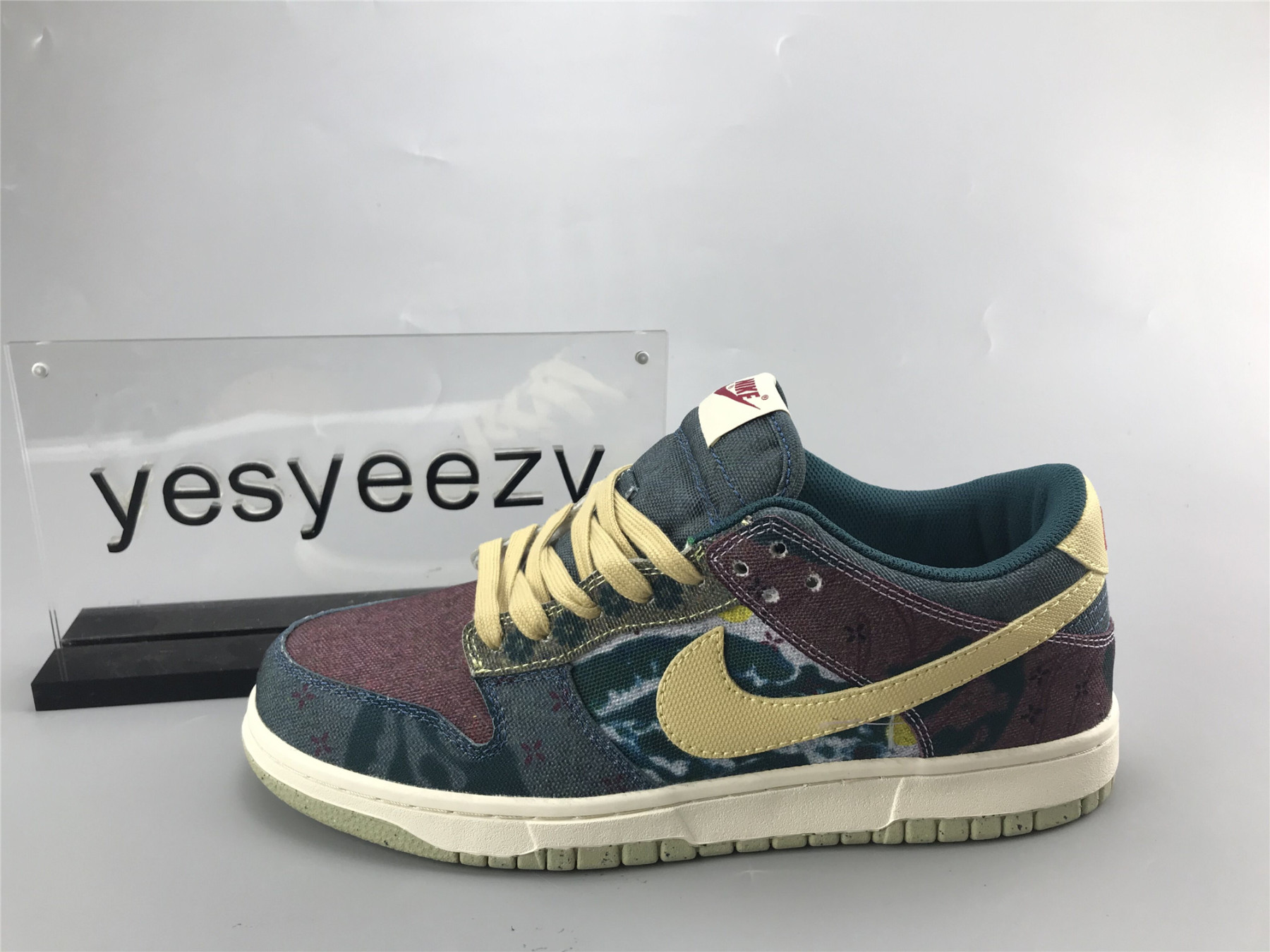 UA NIKE DUNK LOW 
