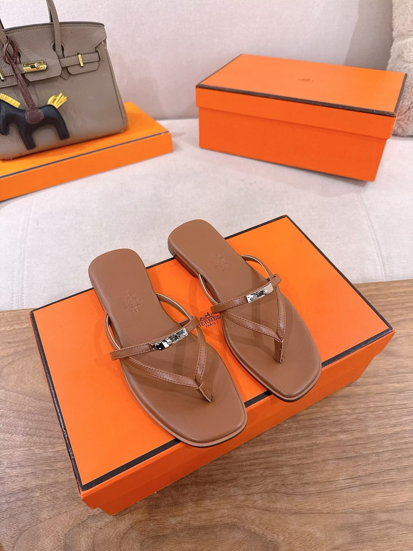 ua H**me5 miss sandals
