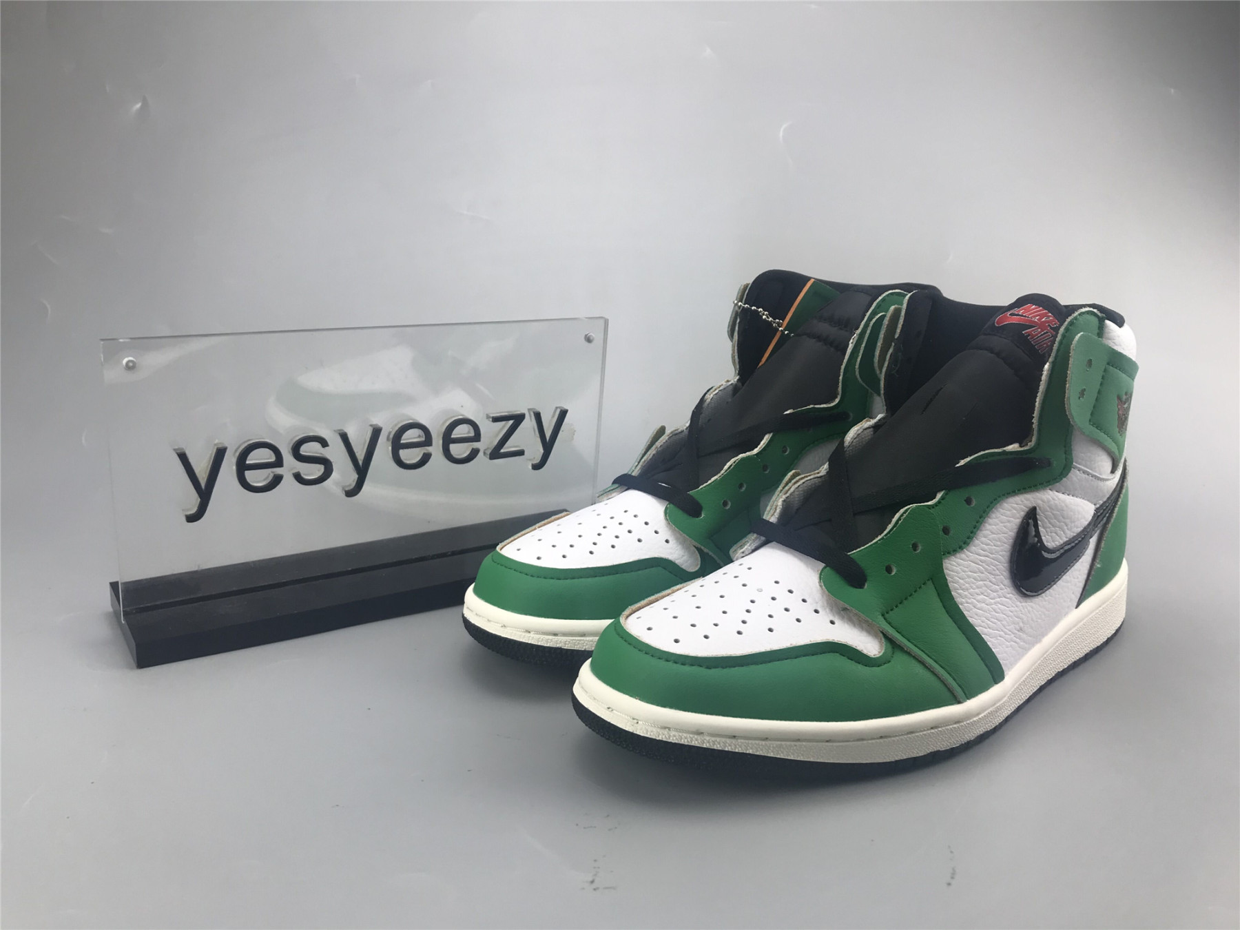UA WMNS AIR JORDAN 1 RETRO HIGH OG