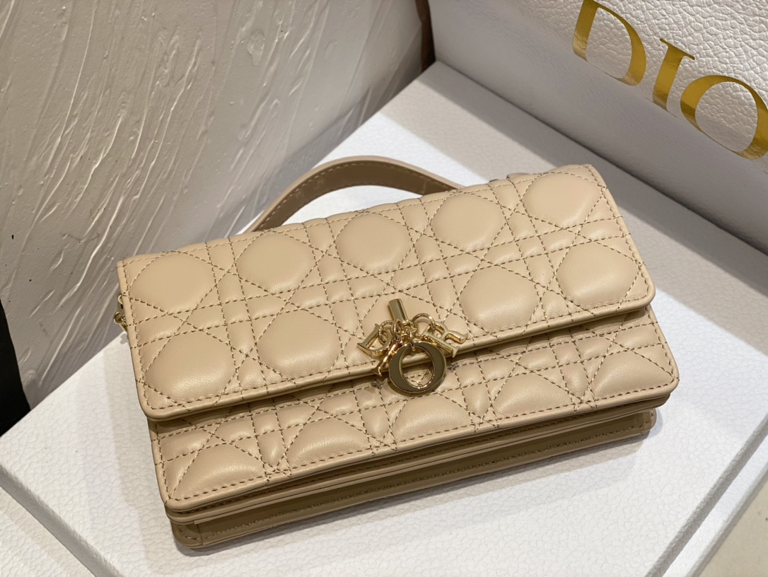 MISS D10r Mini Handbag Beige Cannage Woven Pattern Lambskin S0980ONMJ-M116 21 x 11.5 x 4.5 cm