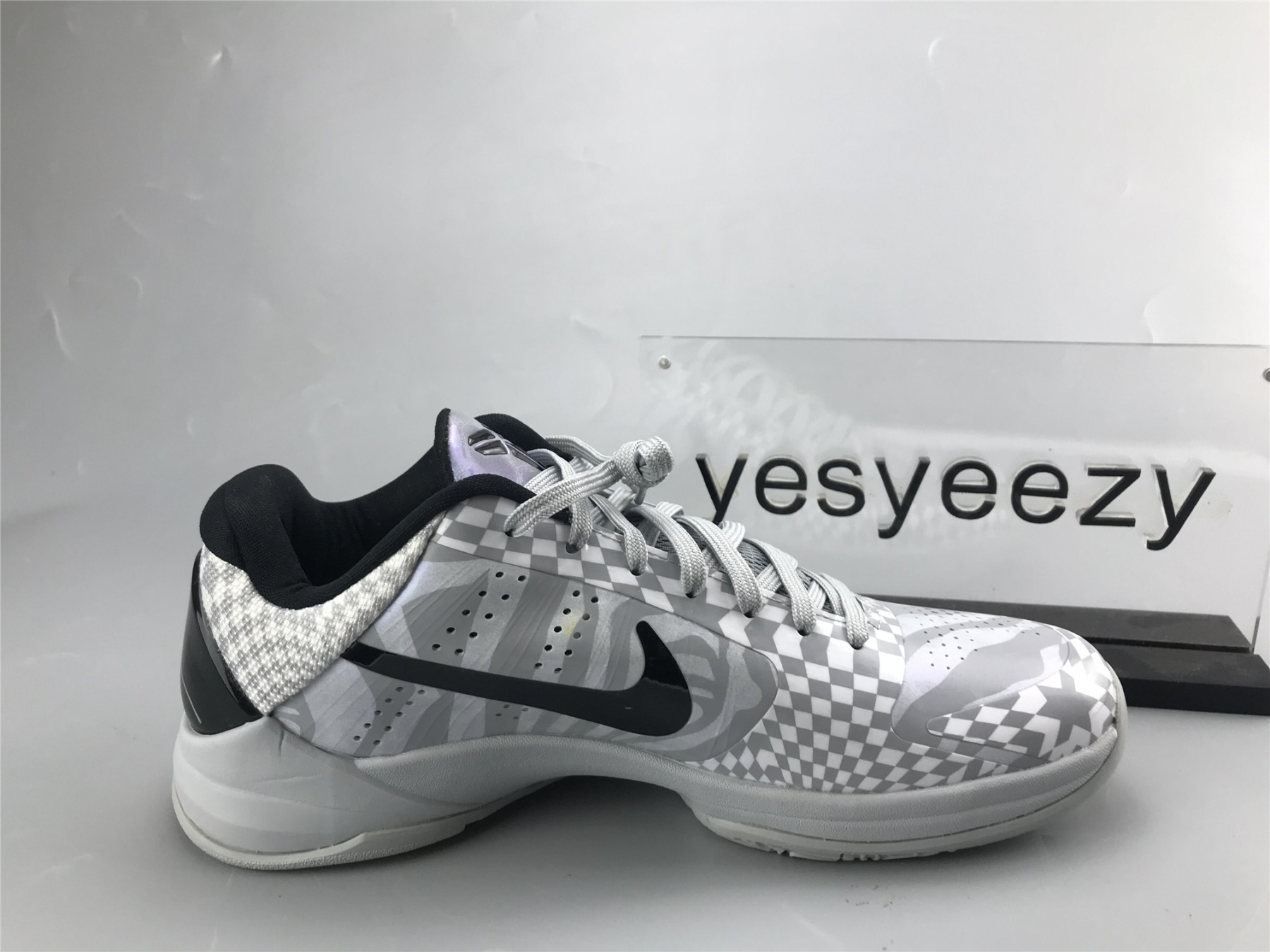UA NIKE ZOOM KOBE 5 PROTRO