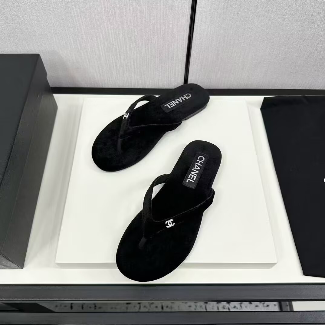 UA Ch**el Slides
