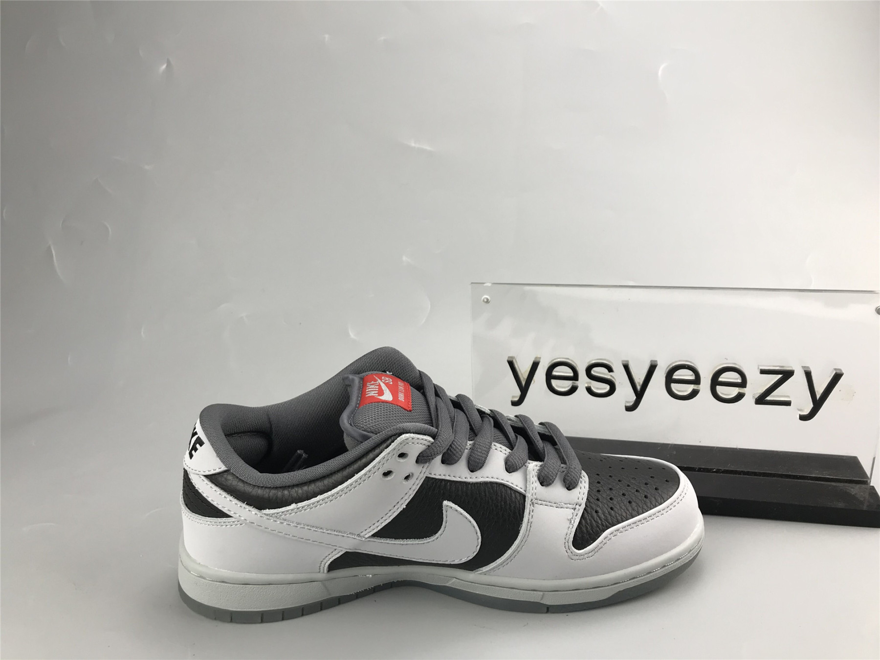 ua nike atlas x dunk low preM1vm sb