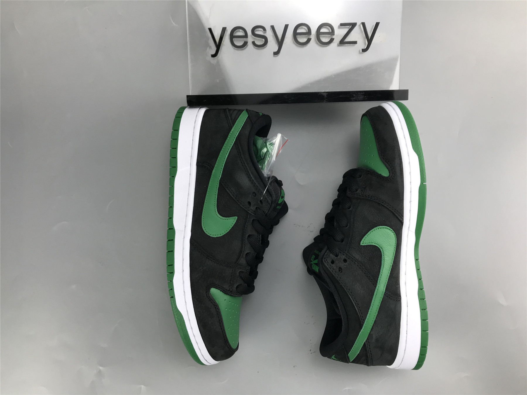 UA NIKE DUNK LOW PRO SB