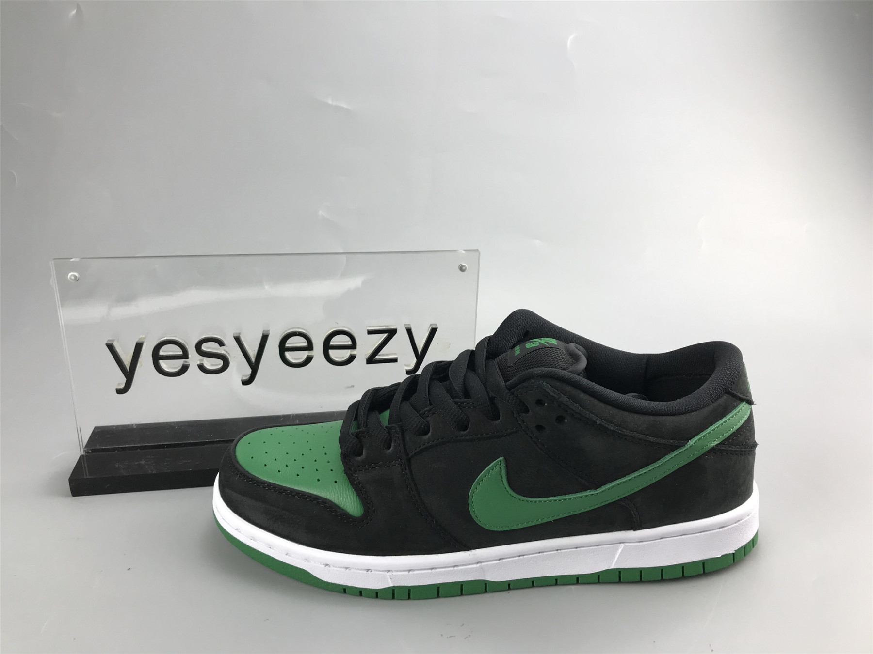 UA NIKE DUNK LOW PRO SB