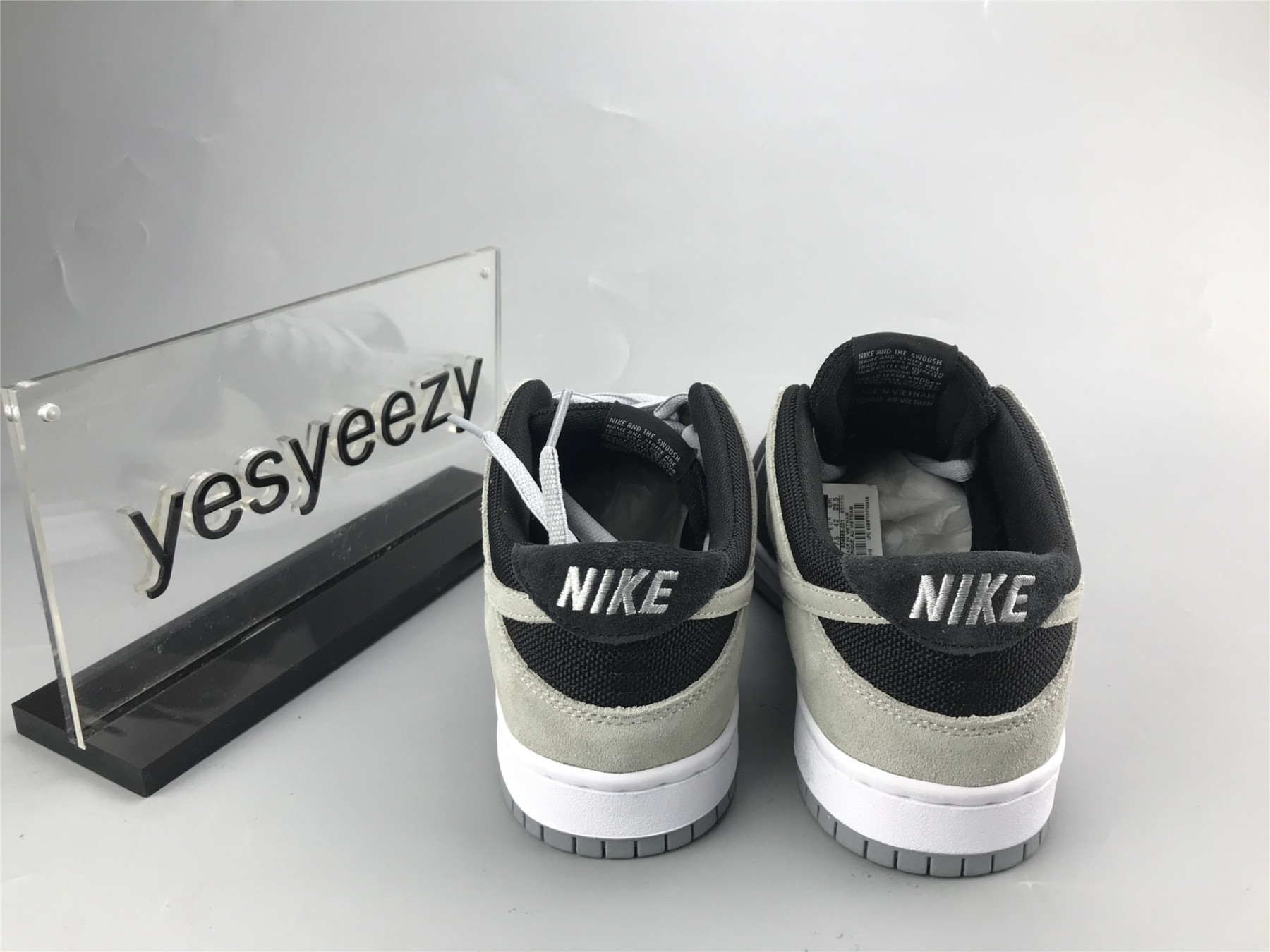 UA NIKE ZOOM DUNK LOW PRO SB