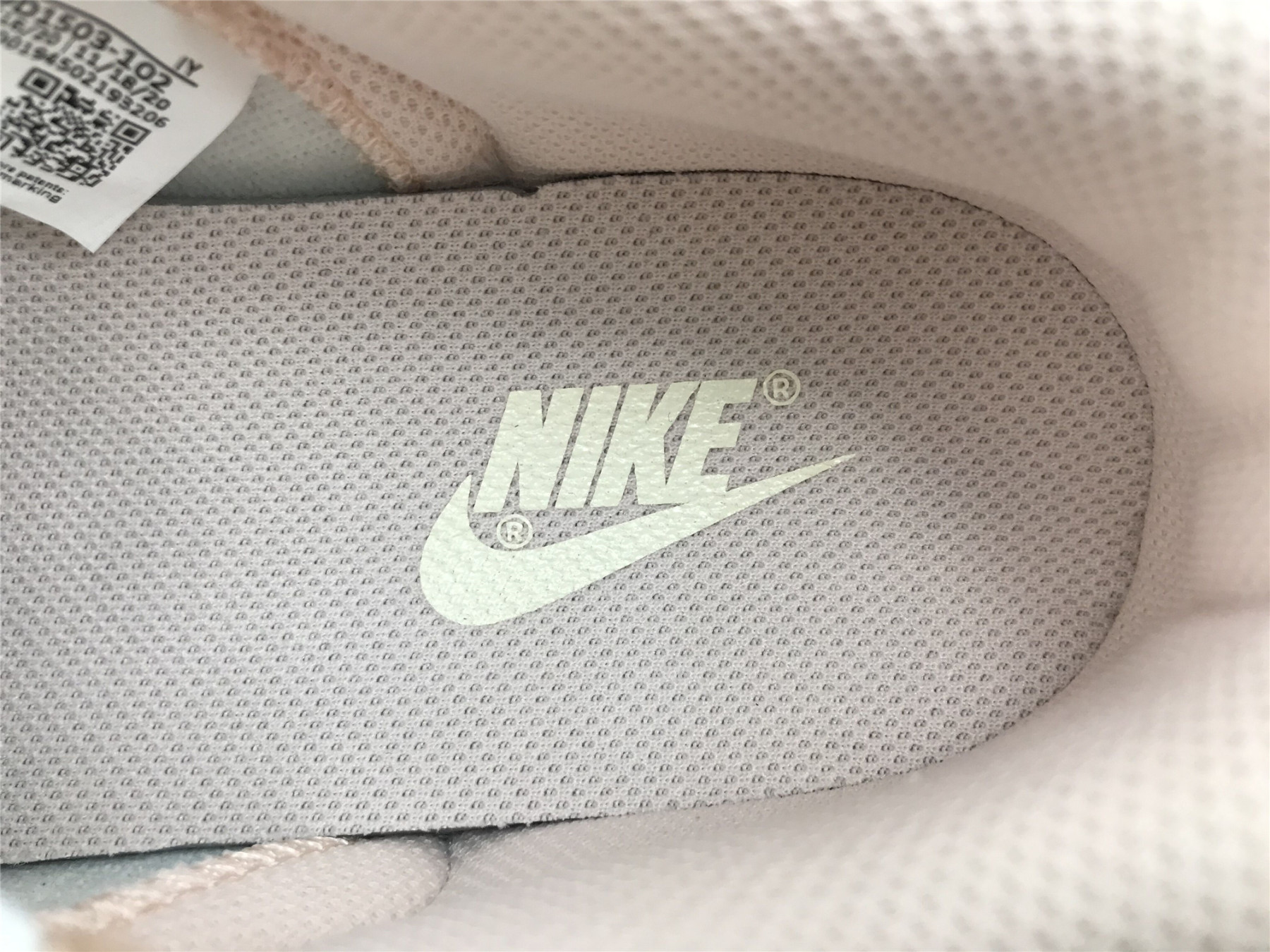 UA NIKE WMNS DUNK LOW