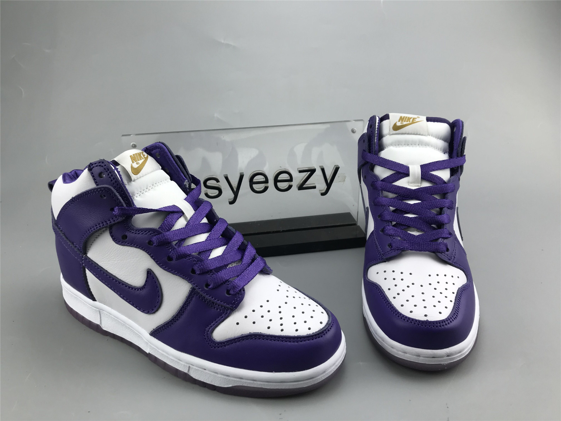 UA NIKE WMNS DUNK HIGH