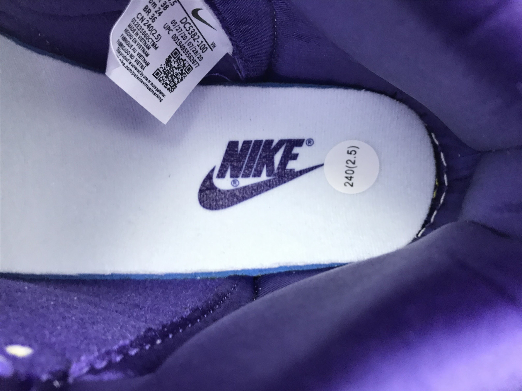UA NIKE WMNS DUNK HIGH