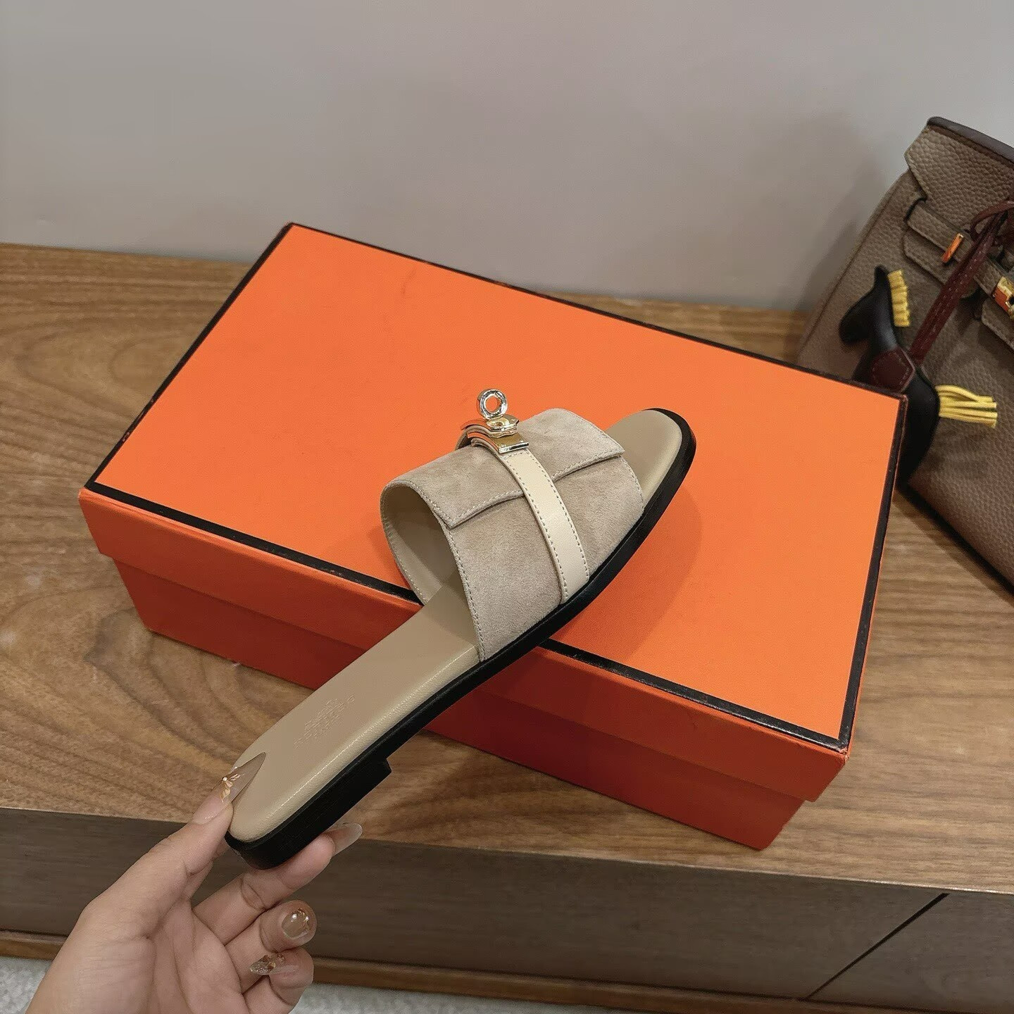 ua H**me5 giulia sandal