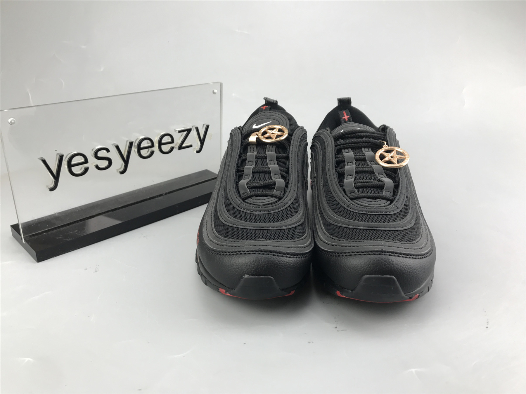 UA NIKE AIR MAX 97