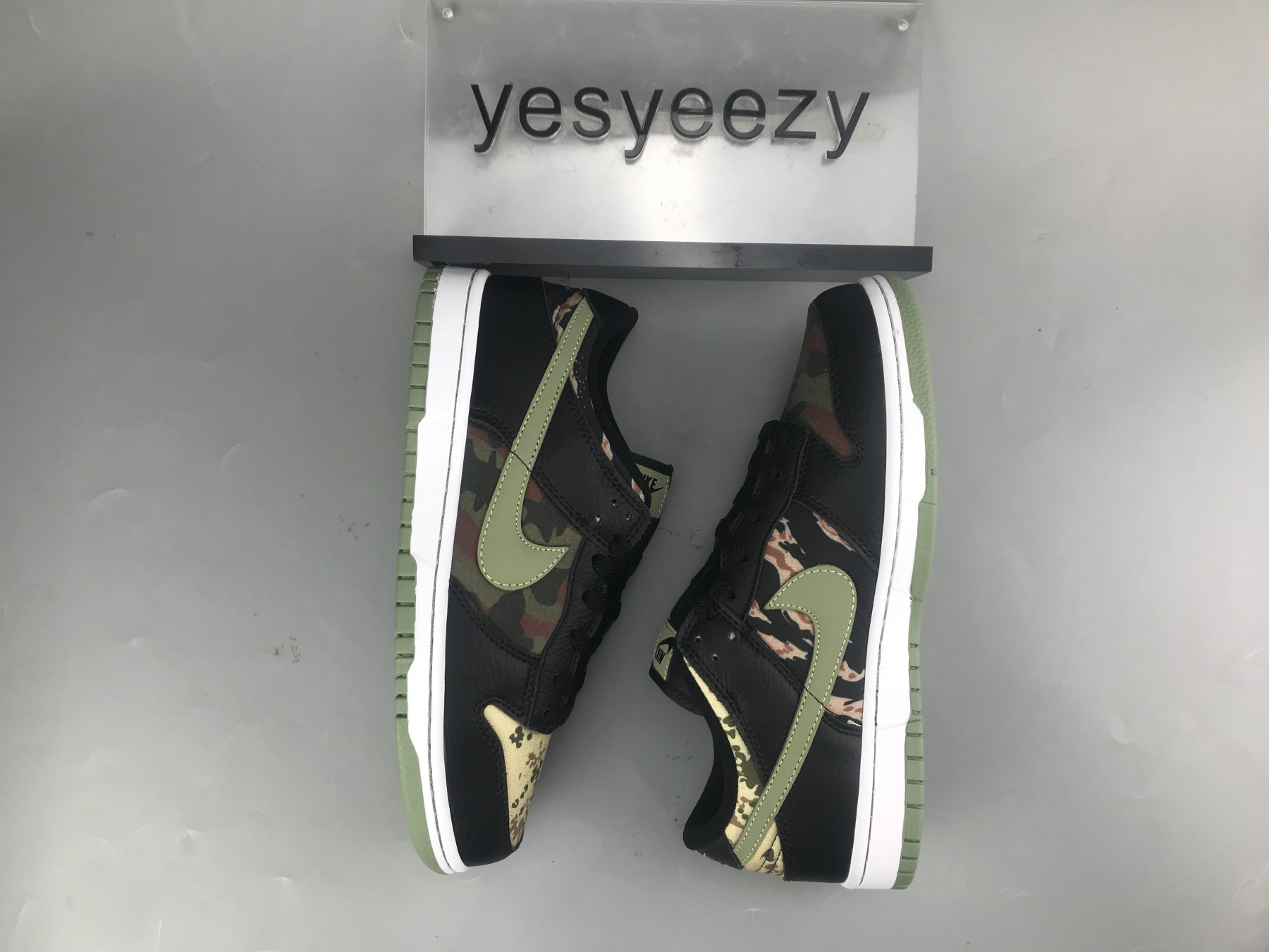 UA NIKE DUNK LOW SE