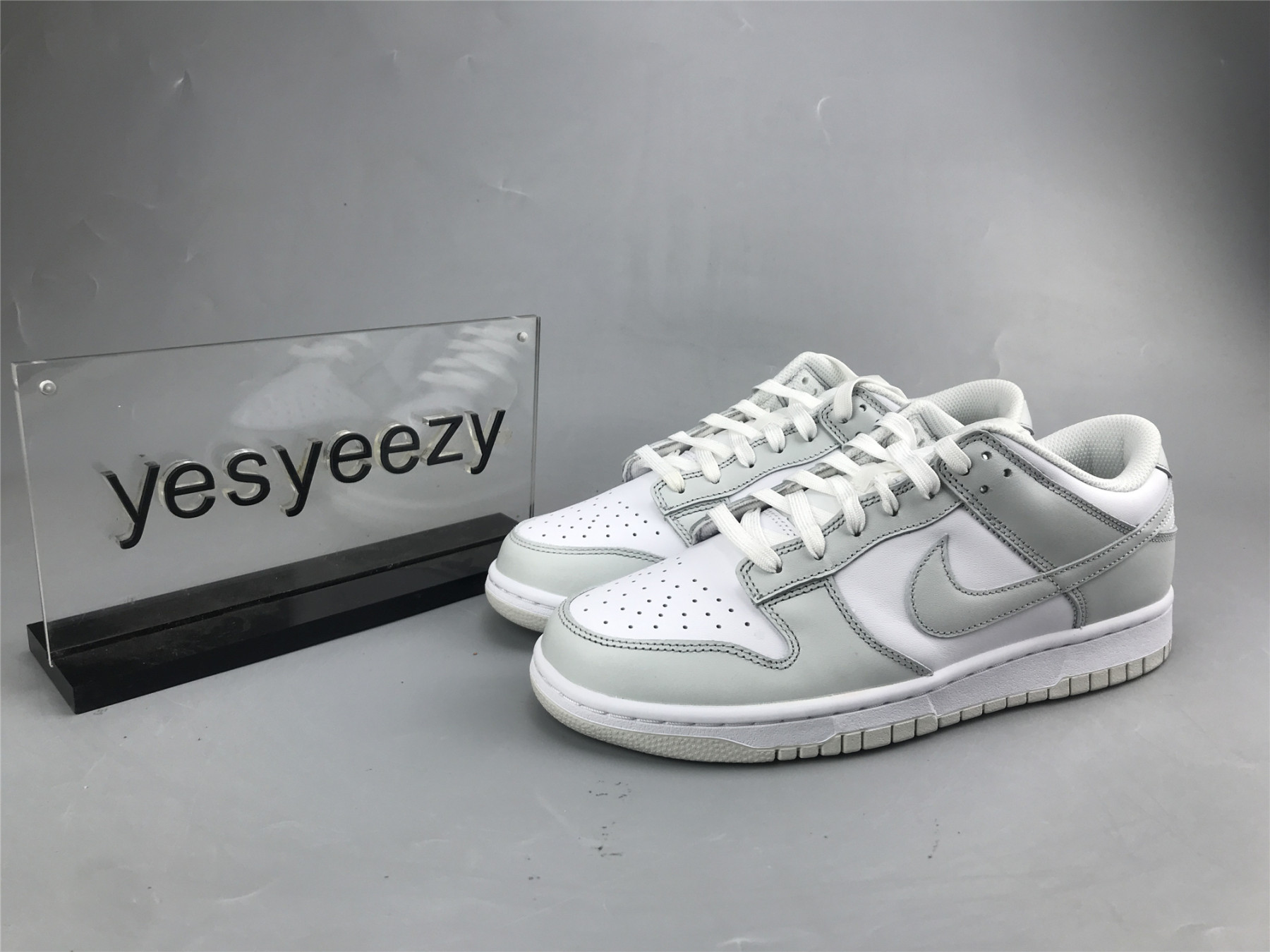 UA NIKE WMNS DUNK LOW