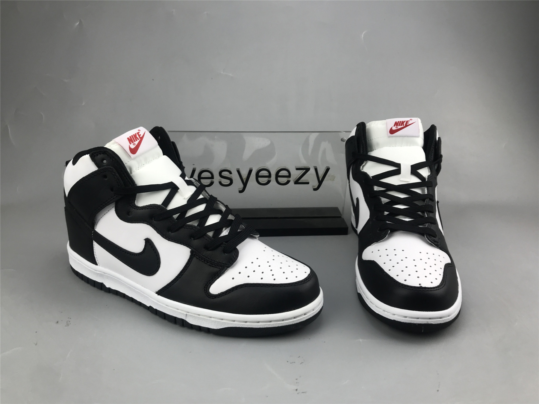 UA NIKE WMNS DUNK HIGH